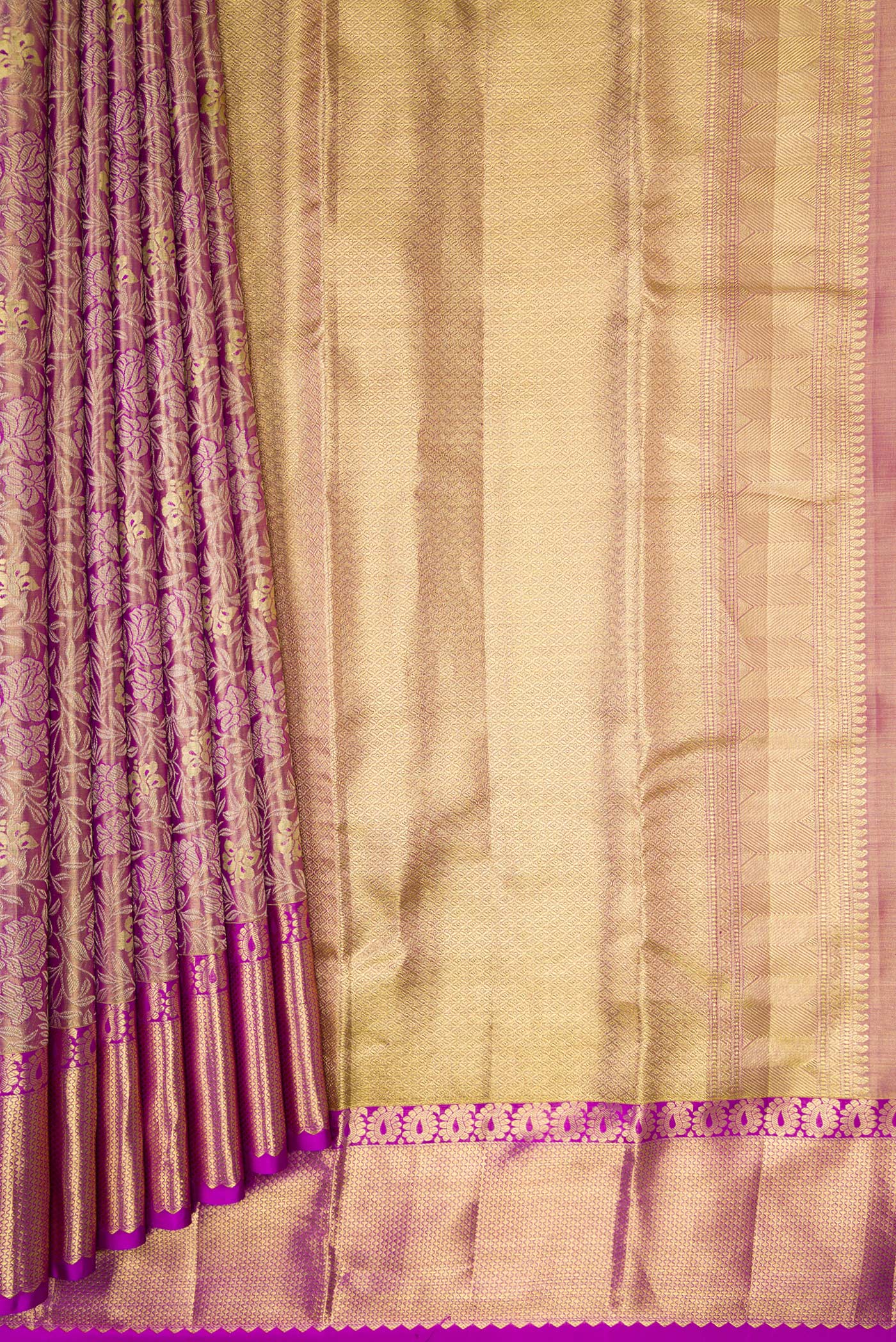 Pleats and pallu of Purple Dual Tone Kanchipuram Tissue Silk Saree with Zari Brocade on the body and Zari Border. 