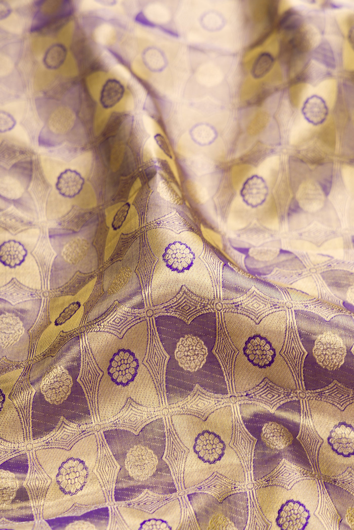 Close up of Lavender Dual Tone Kanchipuram Tissue Silk Saree with Zari Brocade on the body and Zari Border.  displaying folds