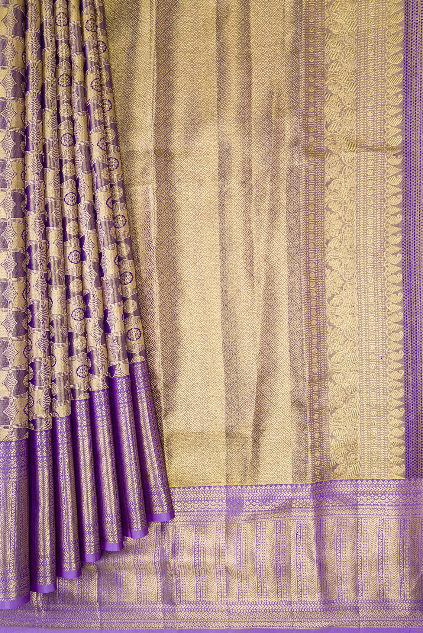 Pleats and pallu of Lavender Dual Tone Kanchipuram Tissue Silk Saree with Zari Brocade on the body and Zari Border. 