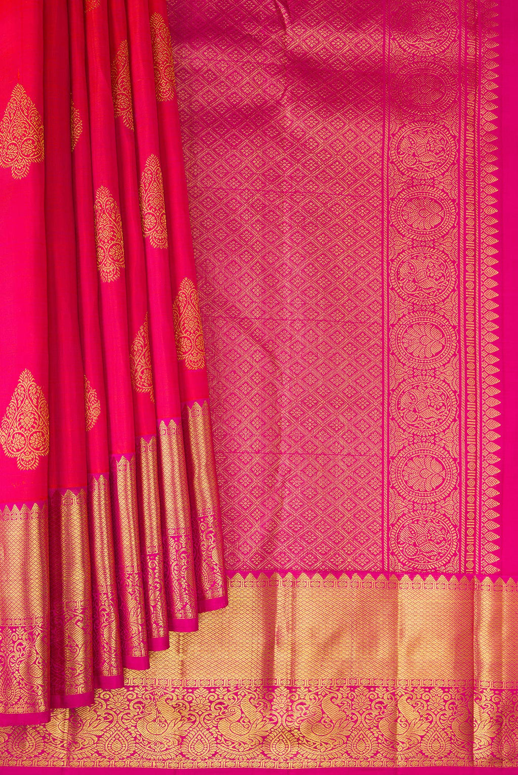 Pleats and pallu of Pink Dual Tone Kanjivaram Silk Saree with Zari Butta on the body and Zari Border. 