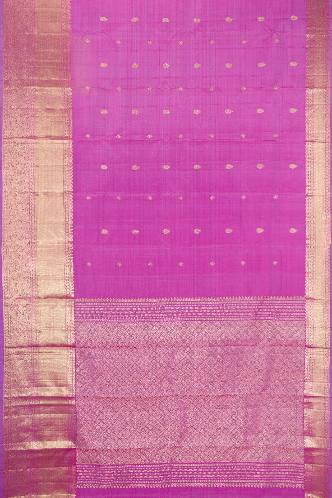 Flat view of Lavender Kanchipuram Silk Saree with Zari Butta on the body and Zari Border. 
