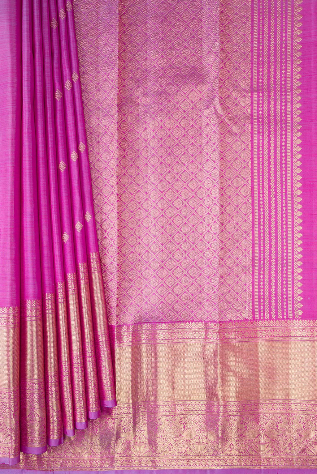 Pleats and pallu of Lavender Kanchipuram Silk Saree with Zari Butta on the body and Zari Border. 