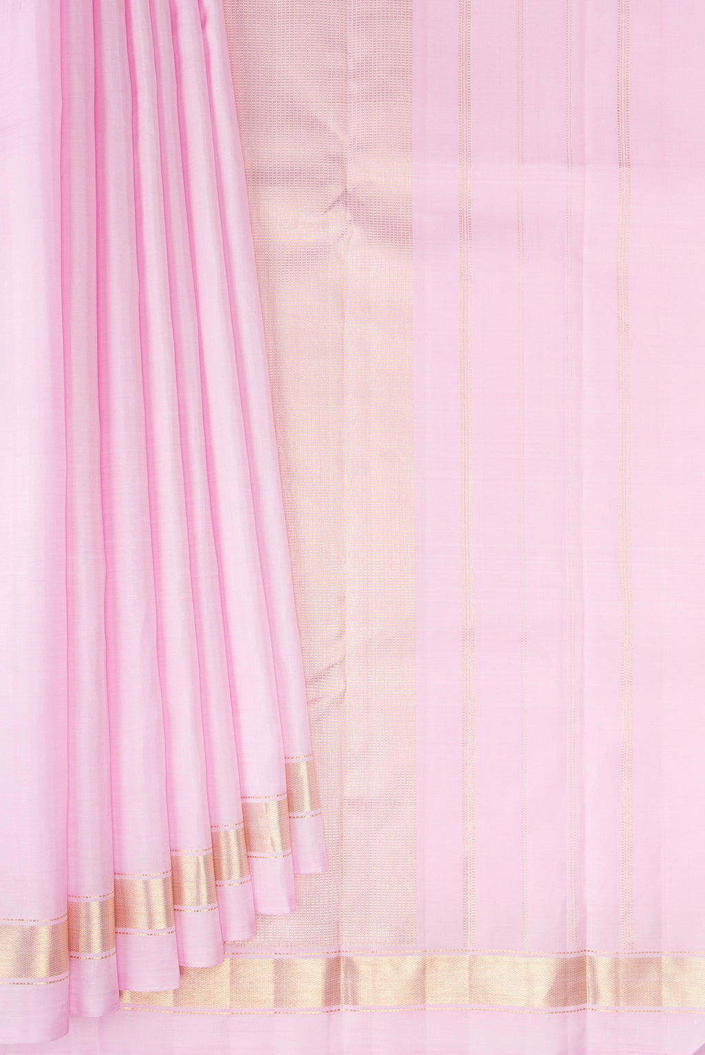 Pleats and pallu of Lavender Kanjivaram Silk Saree with Plain Body and Zari Border. 