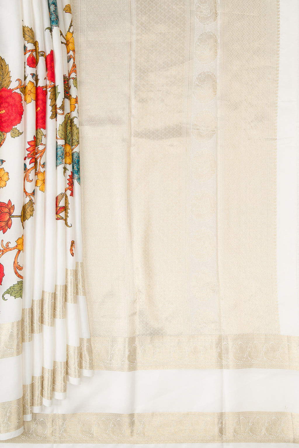 Pleats and pallu of Pure Silk Off White Kanchipuram Saree with Printed design on the body and Fancy Border. 