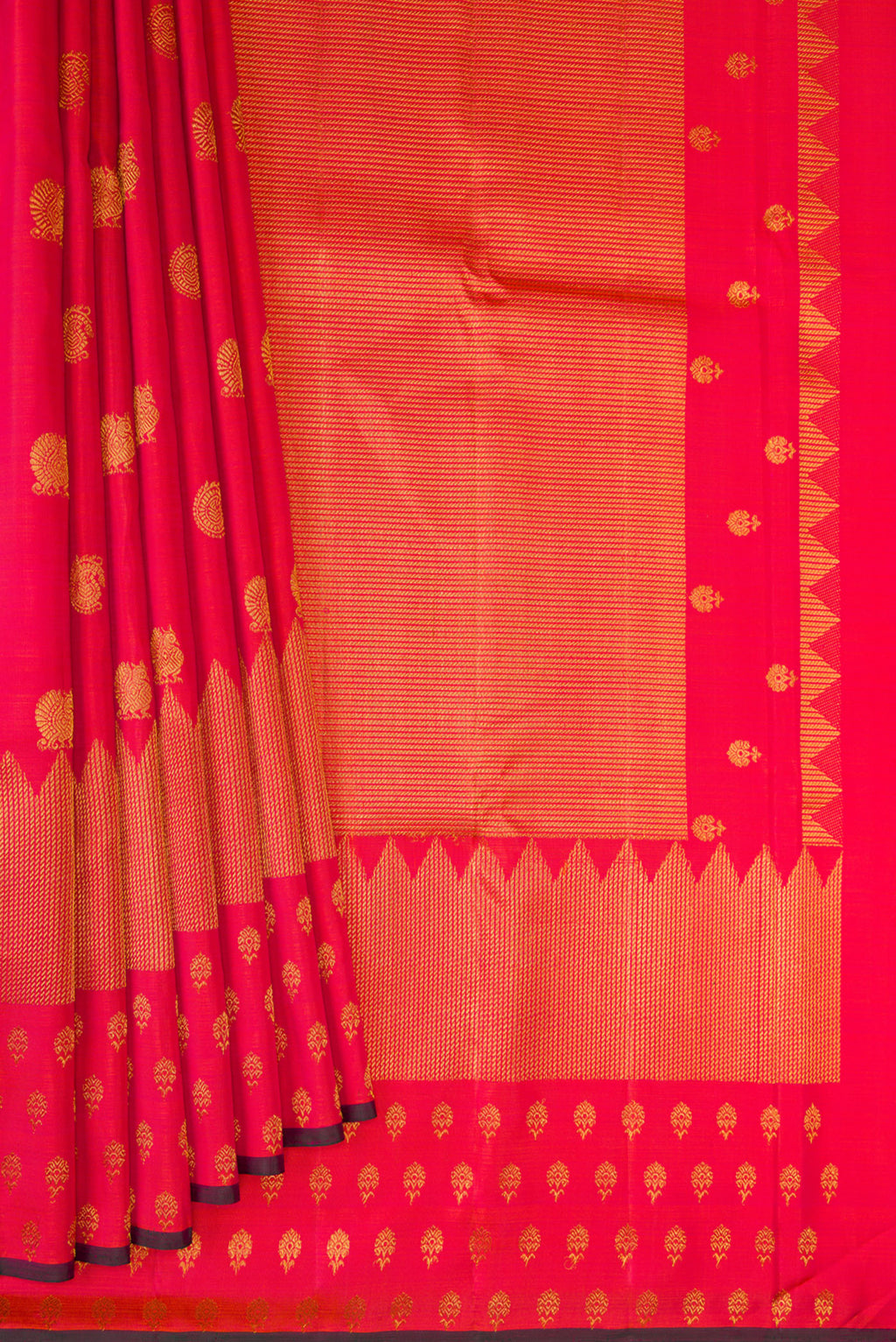 Pleats and pallu of Pink Dual Tone Kanchipuram Silk Saree with Zari Butta on the body and Fancy Border. 
