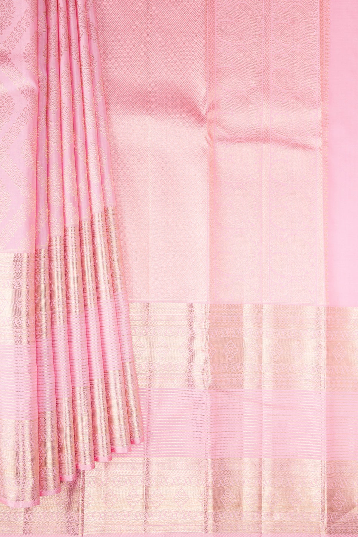 Pleats and pallu of Pure Silk Rose pink Kanchipuram Saree with Zari Brocade on the body and Zari Border. 