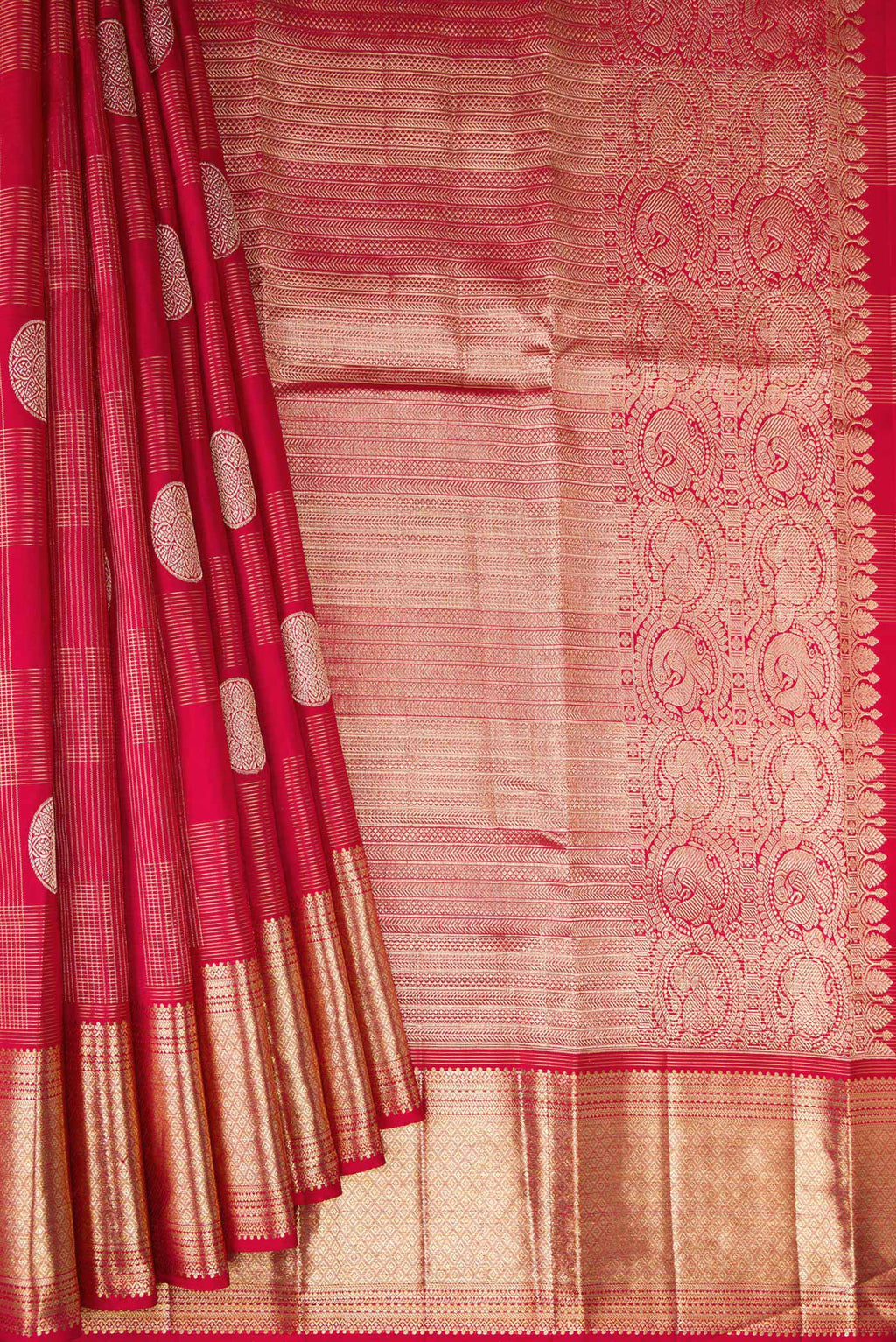 Pleats and pallu of Pure Silk Maroon Kanchipuram Saree with Zari Brocade on the body and Zari Border. 