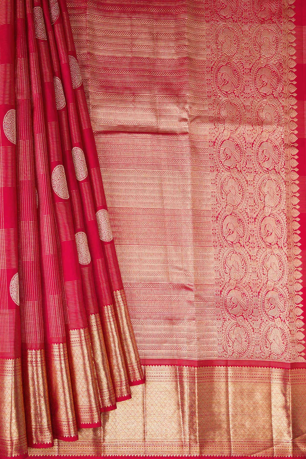 Pleats and pallu of Pure Silk Maroon Kanchipuram Saree with Zari Brocade on the body and Zari Border. 