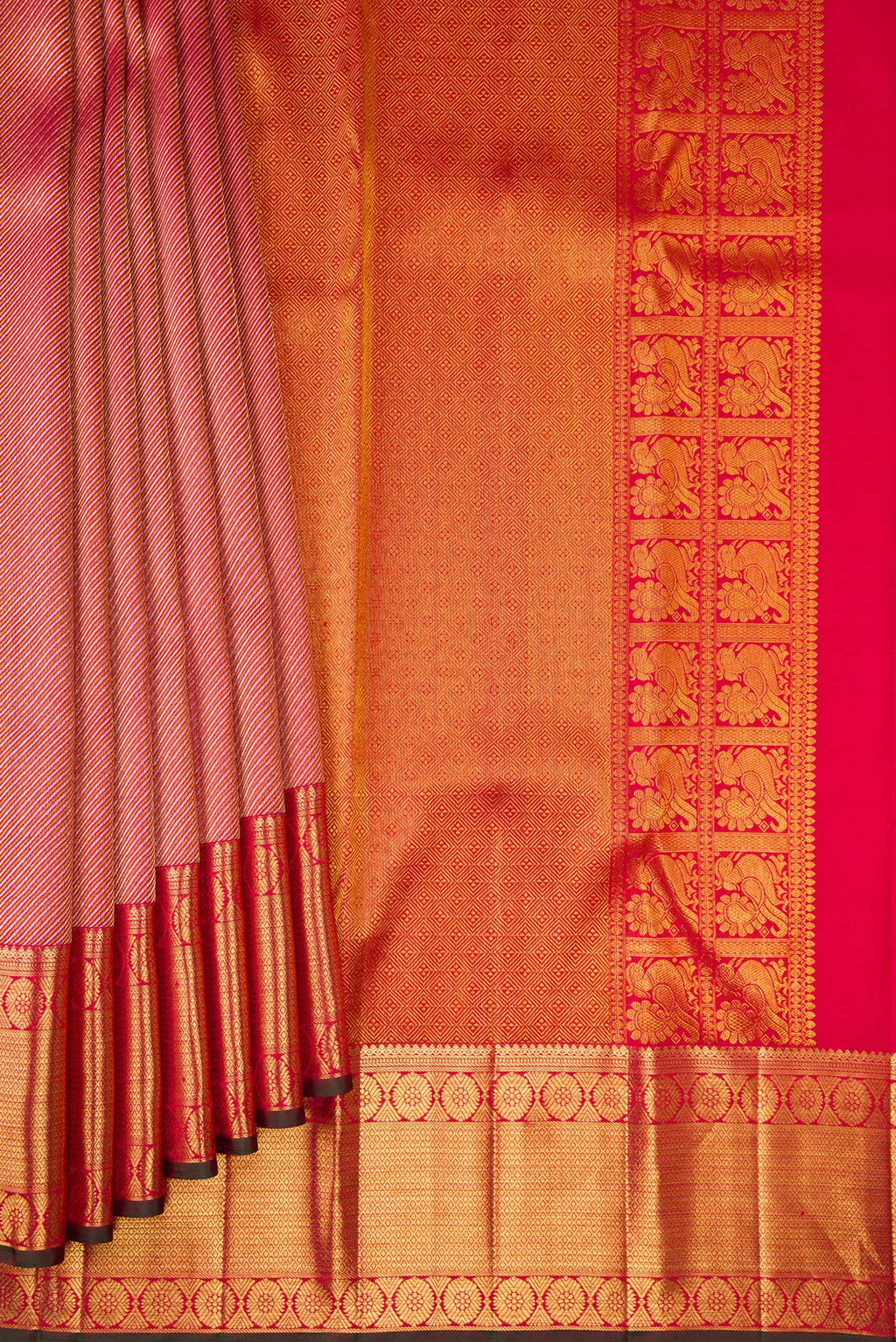 Pleats and pallu of Pure Silk Maroon Dual Tone Kanchipuram Saree with Zari Brocade on the body and Zari Border. 