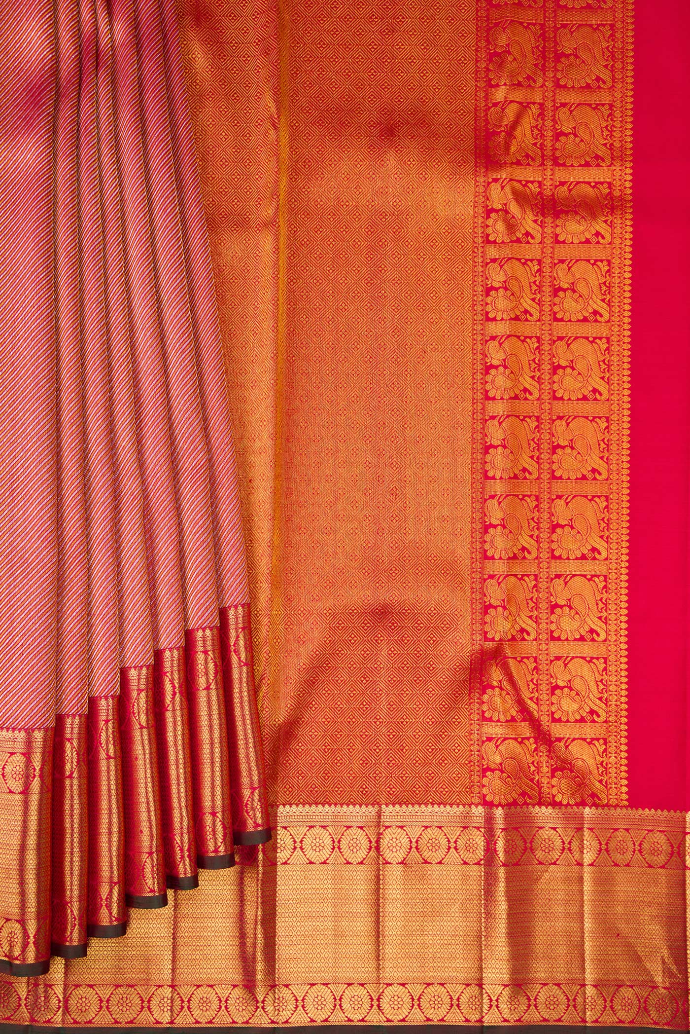 Pleats and pallu of Pure Silk Maroon Dual Tone Kanchipuram Saree with Zari Brocade on the body and Zari Border. 