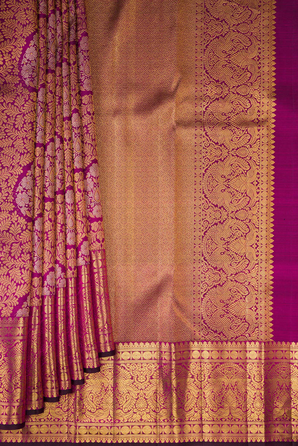 Pleats and pallu of Pure Silk Magenta Kanjivaram Saree with Zari Brocade on the body and Zari Border. 