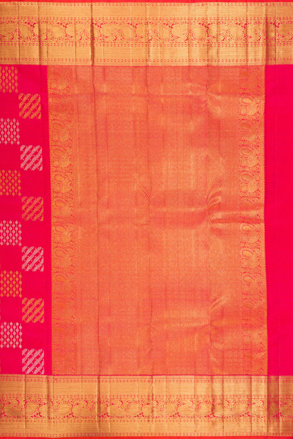 Close up image of the pallu of Pink Kanjivaram Silk Saree with Zari Brocade on the body and Zari Border. 