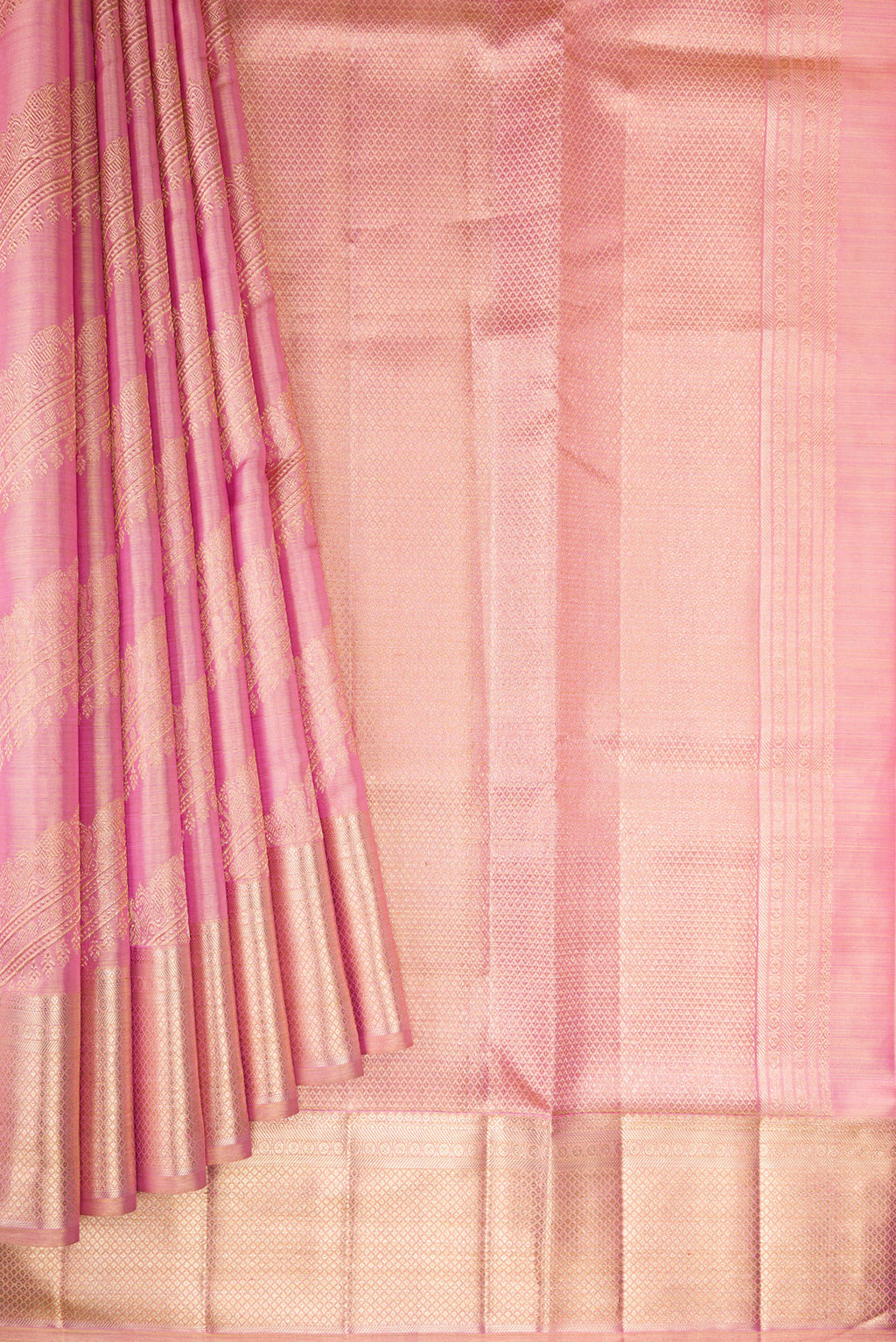 Pleats and pallu of Rose pink Dual Tone Kanjivaram Tissue Silk Saree with Zari Brocade on the body and Zari Border. 