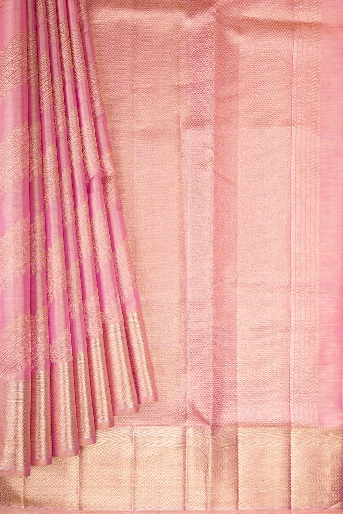 Pleats and pallu of Rose pink Dual Tone Kanjivaram Tissue Silk Saree with Zari Brocade on the body and Zari Border. 