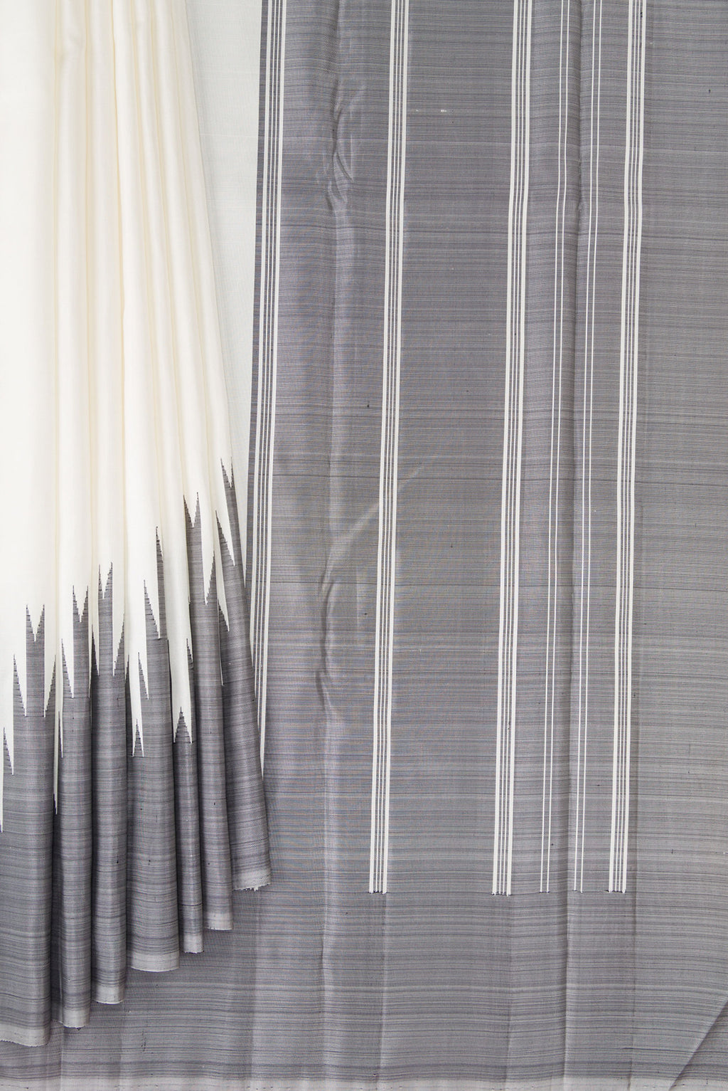 Pleats and pallu of White Kanchipuram Silk Saree with Plain Body and Temple Border. 