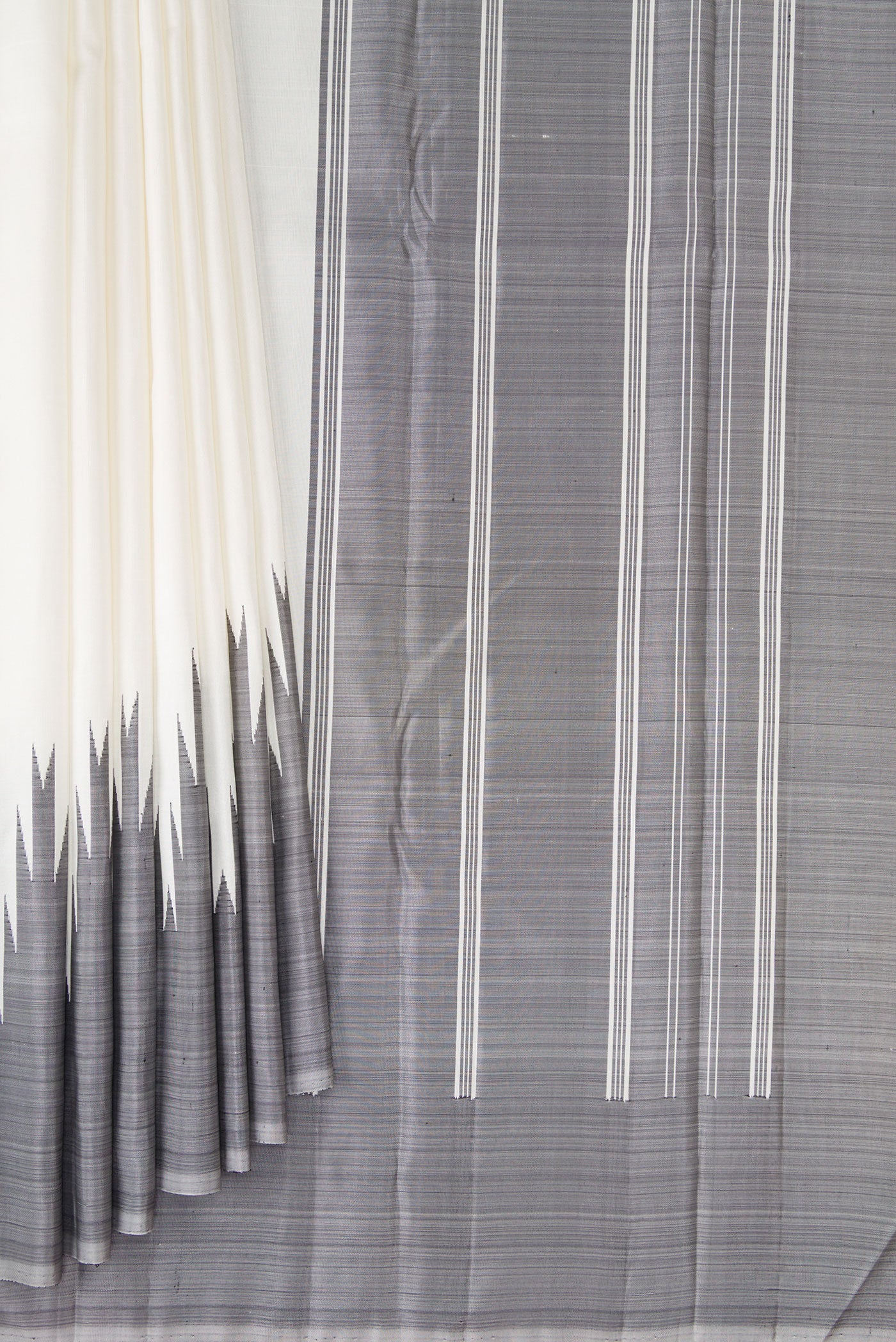 Pleats and pallu of White Kanchipuram Silk Saree with Plain Body and Temple Border. 