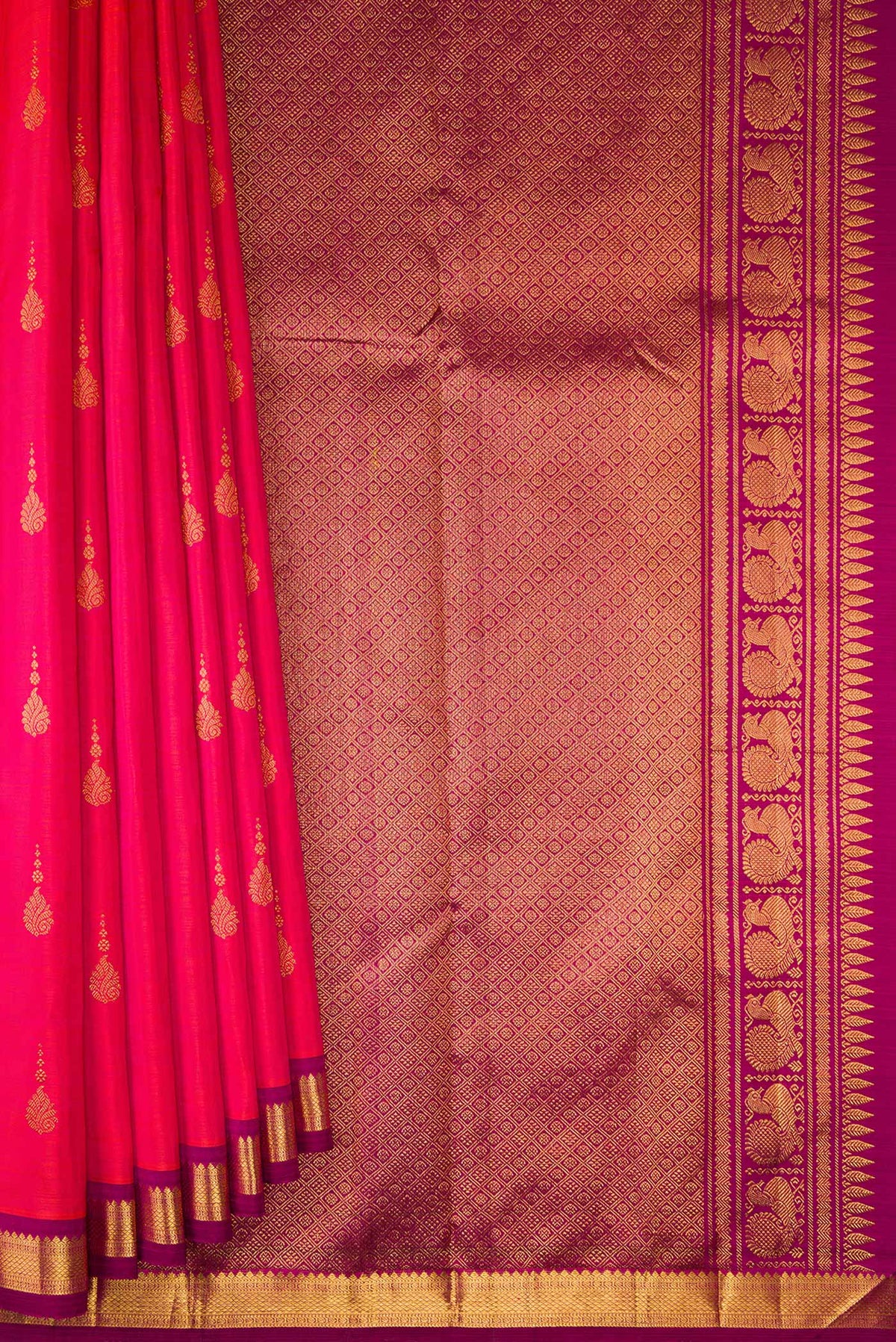 Pleats and pallu of Pure Silk Coral Dual Tone Kanchipuram Saree with Zari Butta on the body and Zari Border. 
