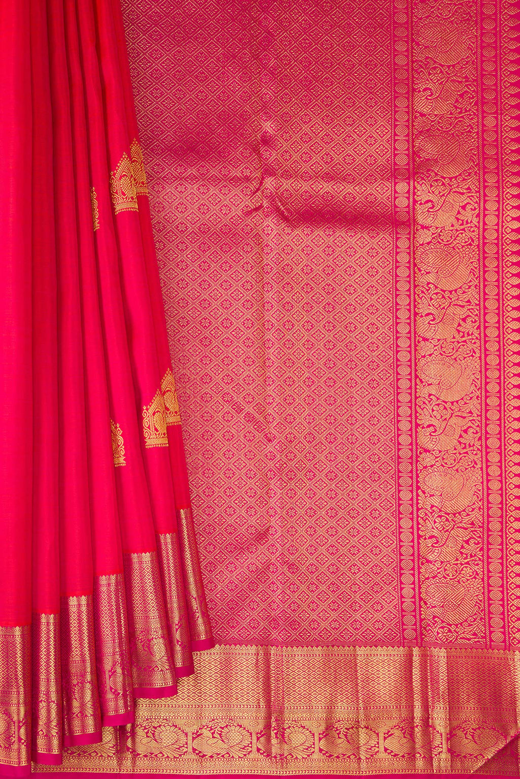 Pleats and pallu of Dark Pink Dual Tone Kanjivaram Silk Saree with Zari Butta on the body and Zari Border. 