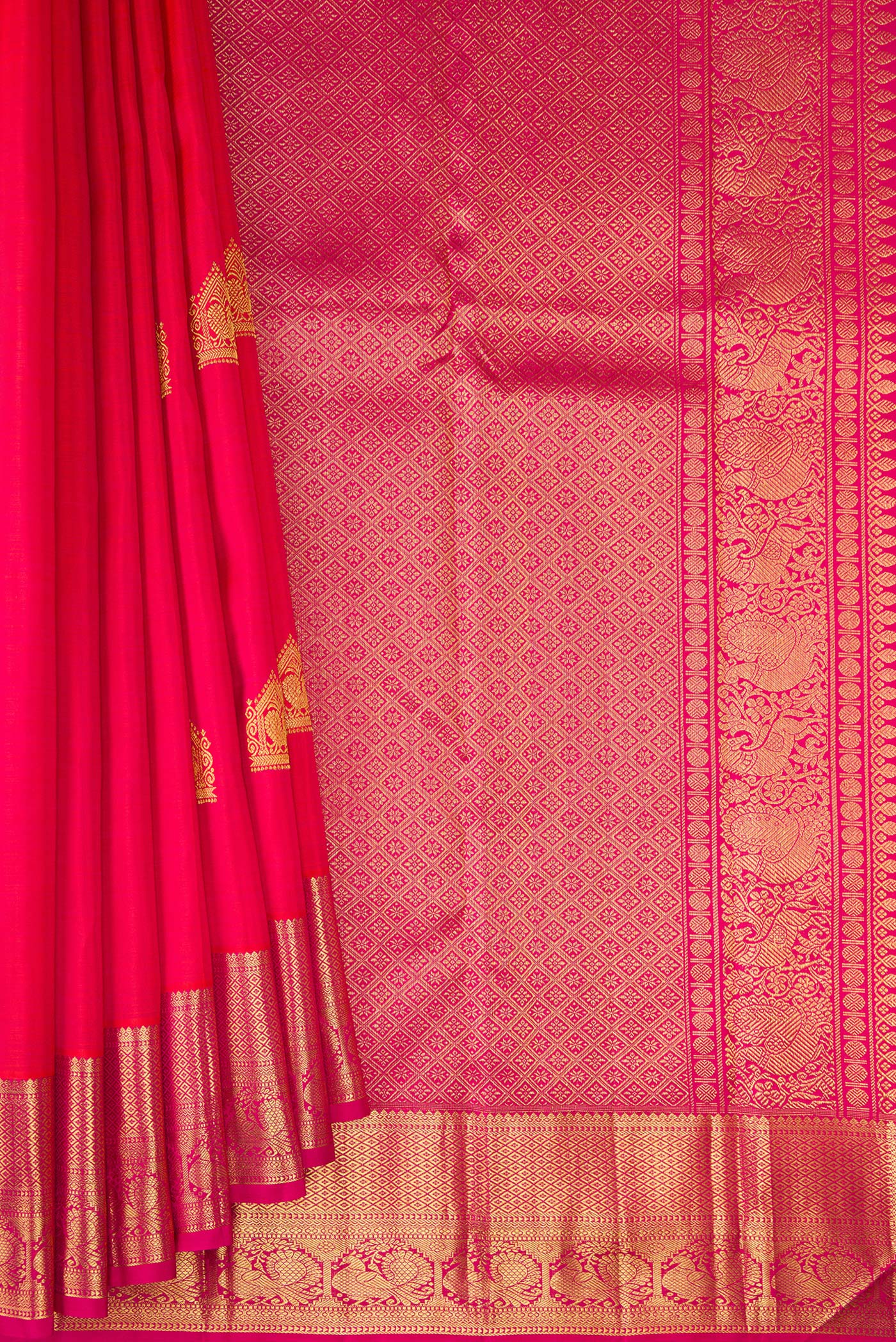 Pleats and pallu of Dark Pink Dual Tone Kanjivaram Silk Saree with Zari Butta on the body and Zari Border. 