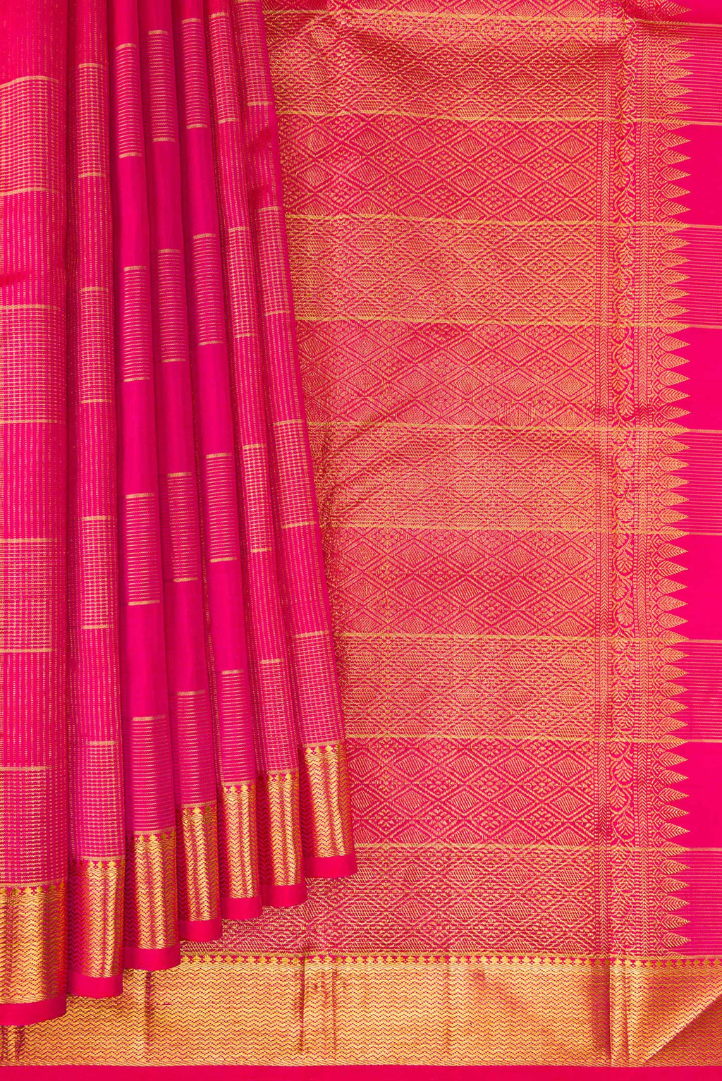 Pleats and pallu of Pink Kanjivaram Silk Saree with Checked design on the body and Zari Border. 