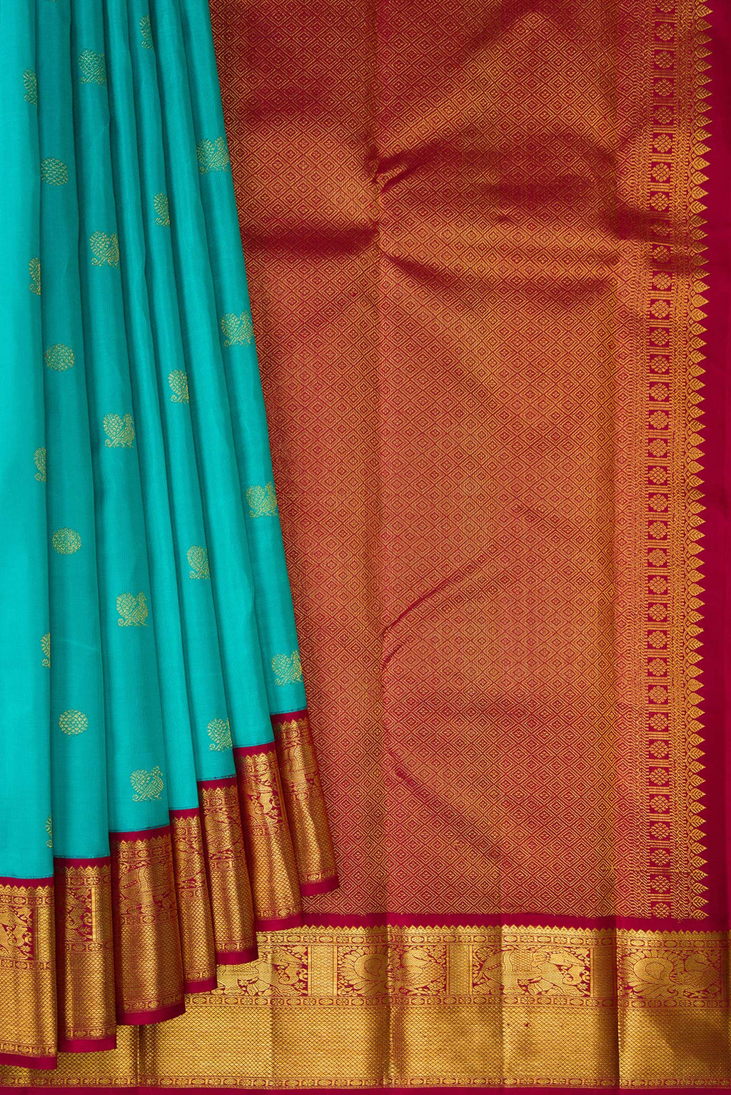 Pleats and pallu of Pure Silk Sky Blue Kanjivaram Saree with Zari Butta on the body and Zari Border. 