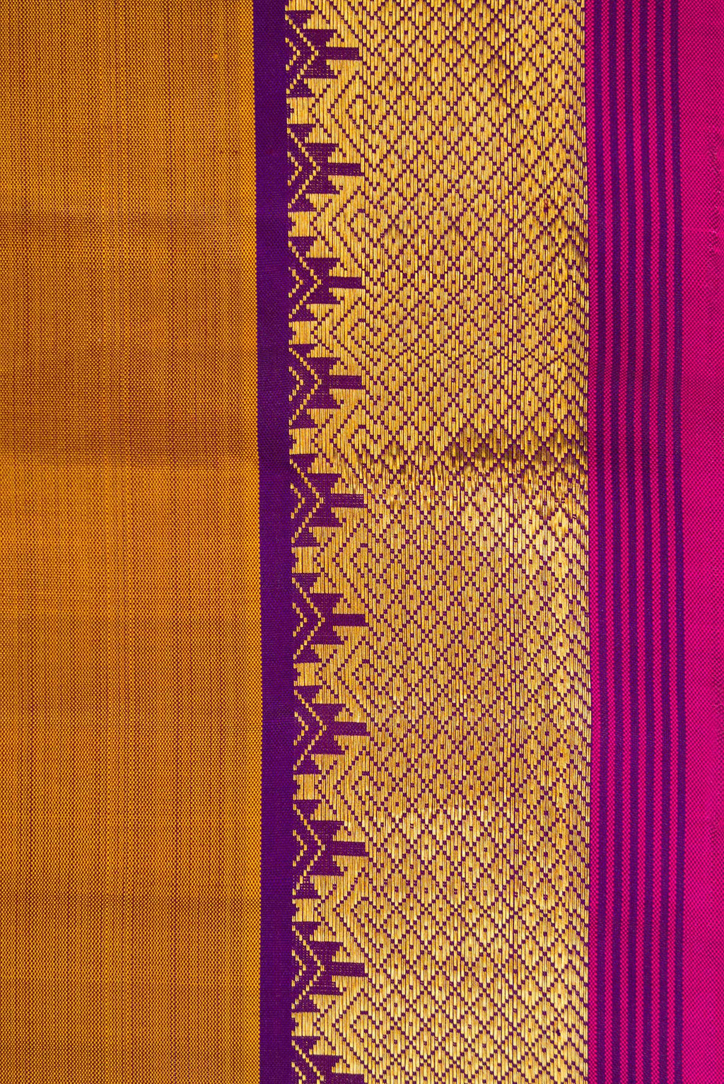 Border image of Mehandi Green Dual Tone Kanchipuram Silk Saree with Zari Butta on the body and Zari Border. 
