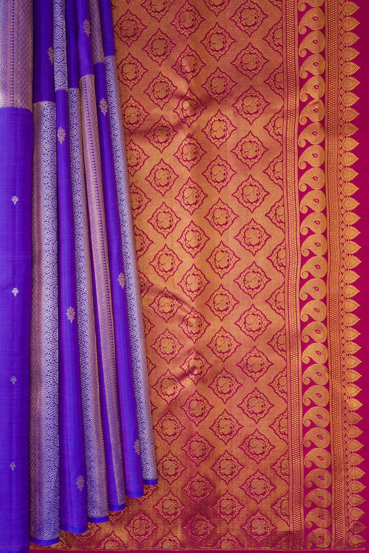 Pleats and pallu of Pure Silk Royal Blue Dual Tone Kanjivaram Saree with Stripes on the body and Without Border. 