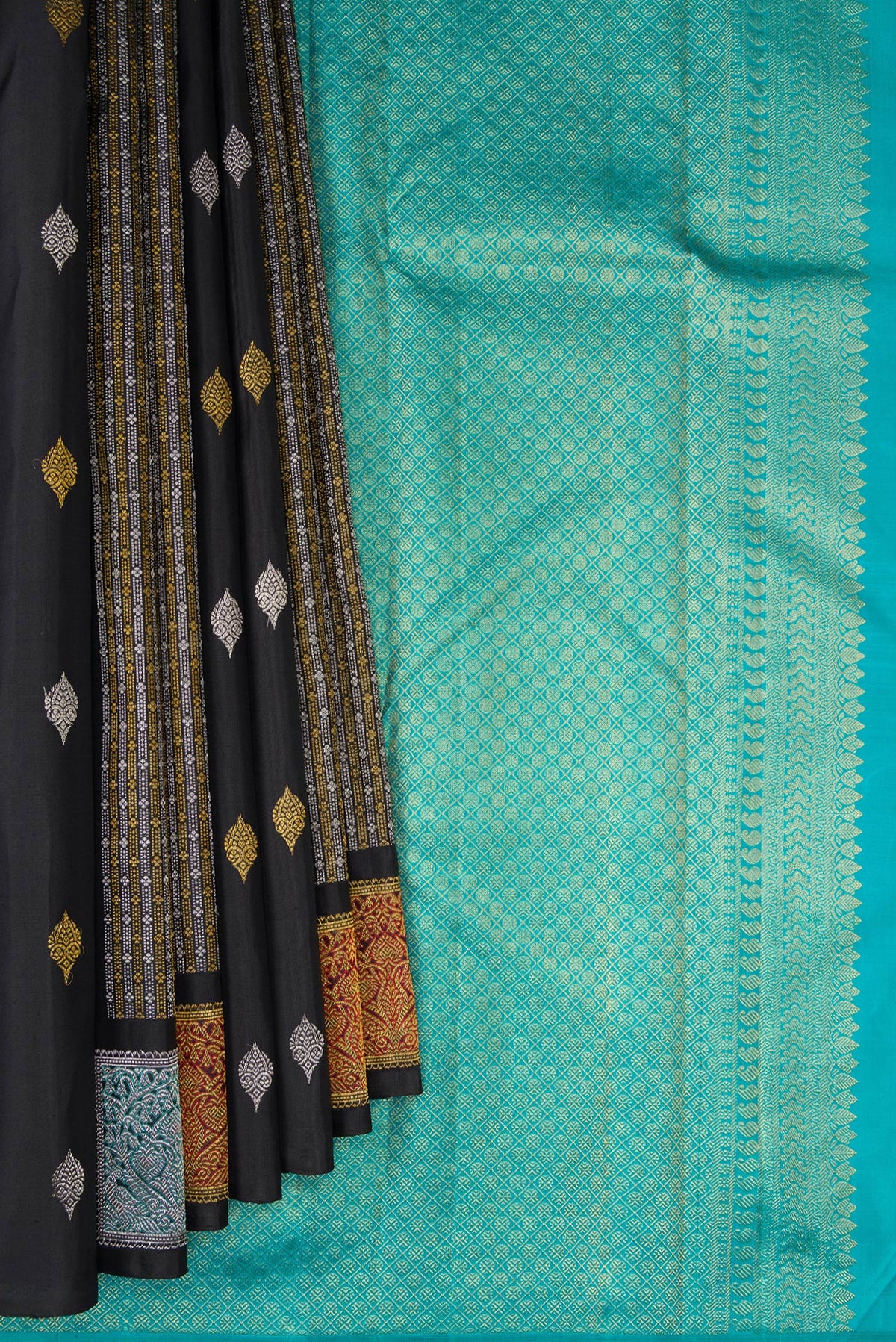 Pleats and pallu of Black Kanjivaram Silk Saree with Zari Butta on the body and Without Border. 