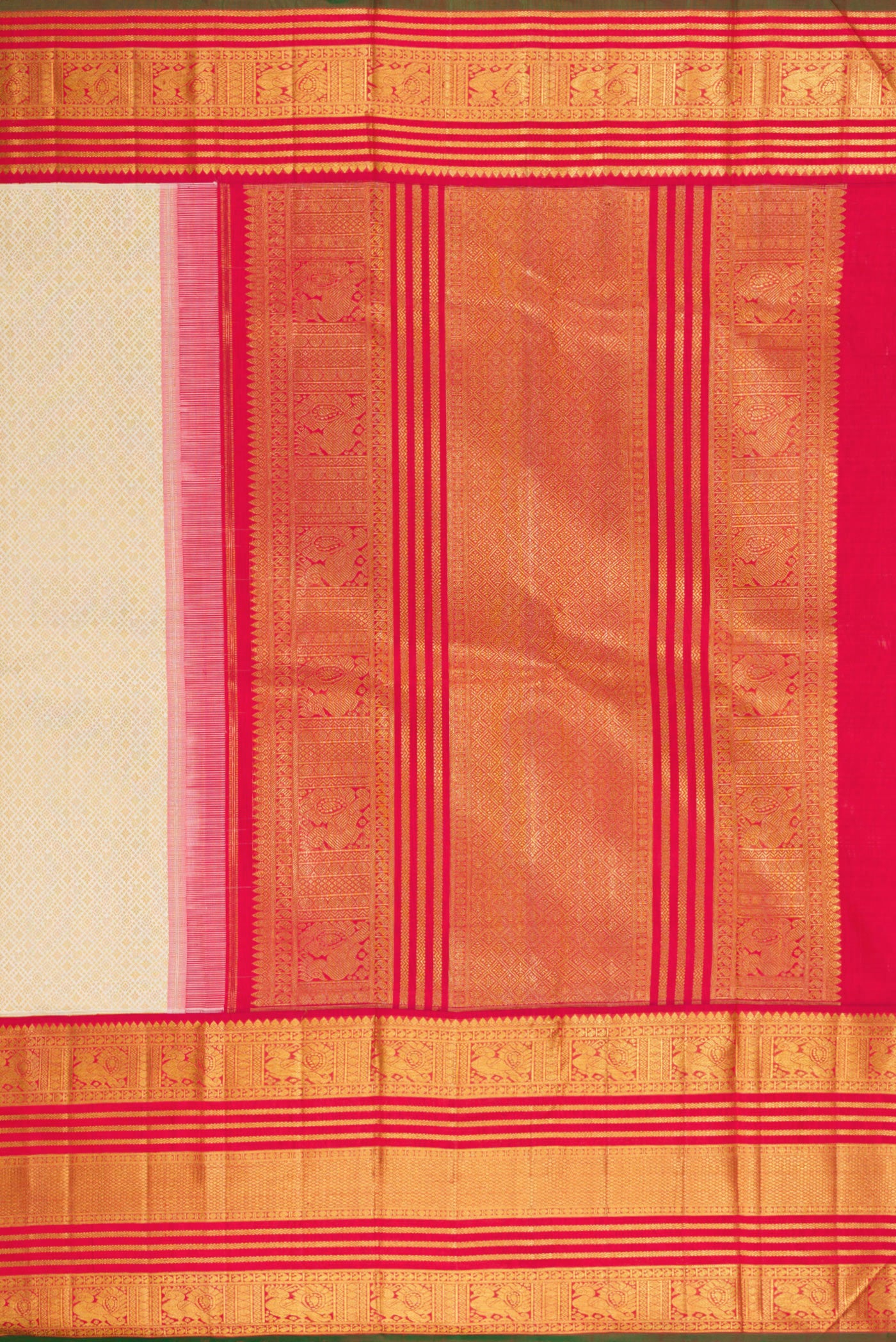 Close up image of the pallu of Pure Silk Pure Zari Off White Kanchipuram Saree with Jacquard design on the body and Zari Border. 