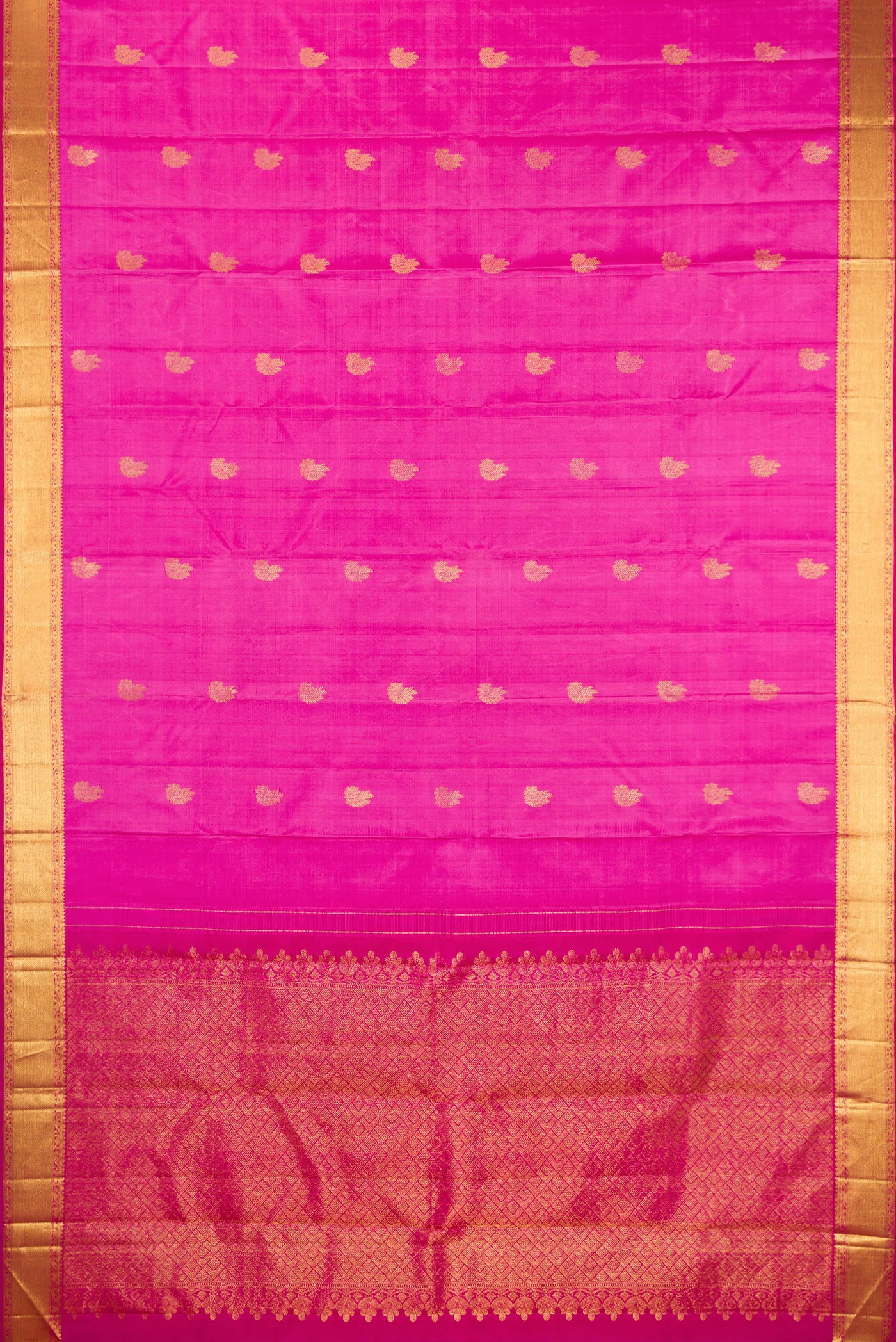 Flat view of Pure Silk Rose pink Kanchipuram Saree with Zari Butta on the body and Zari Border. 