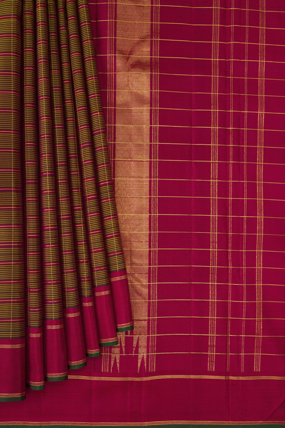 Pleats and pallu of Mehandi Green Kanchipuram Silk Saree with Checked design on the body and Zari Border. 