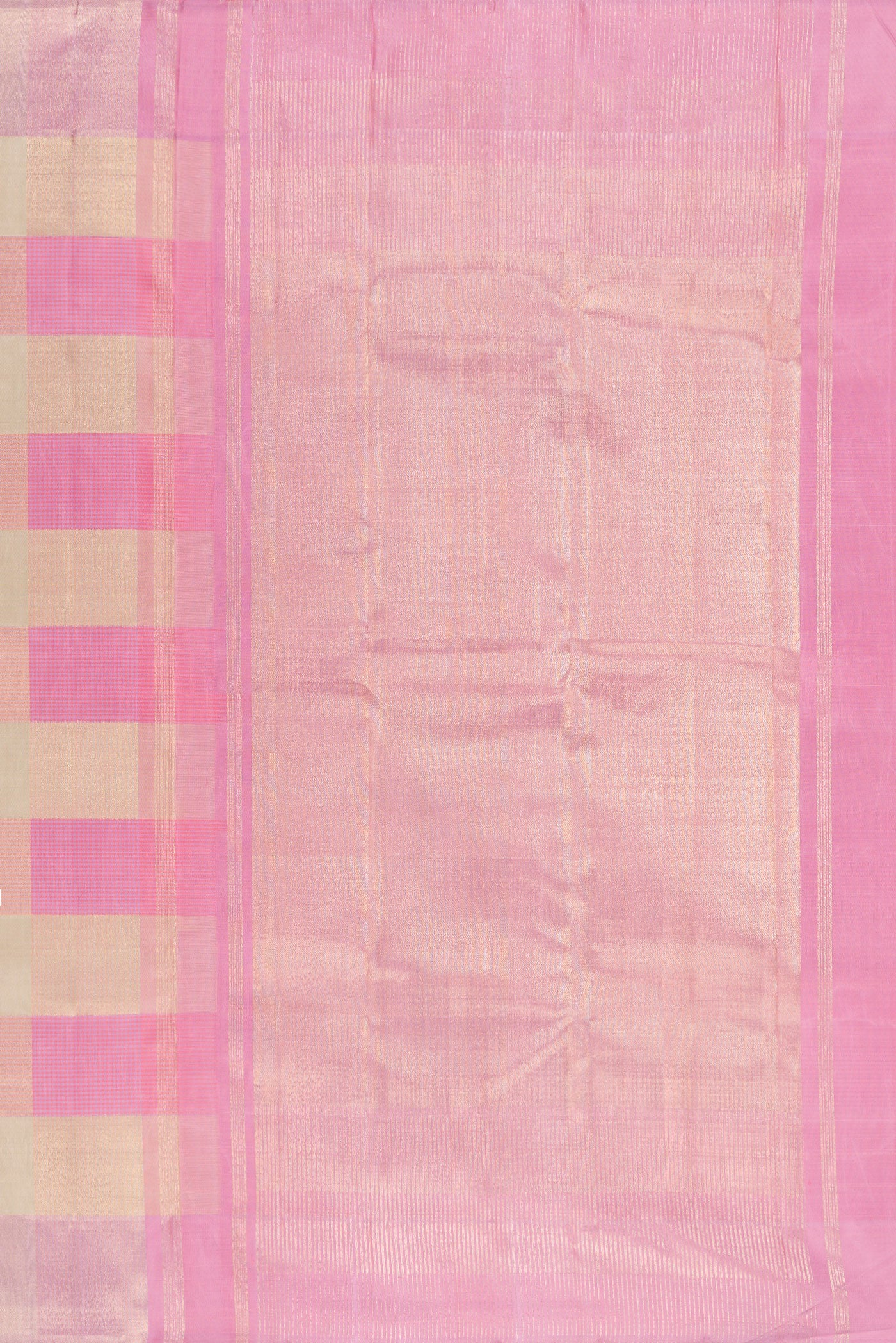 Close up image of the pallu of Pure Silk Multi Color Kanchipuram Saree with Checked design on the body and Zari Border. 