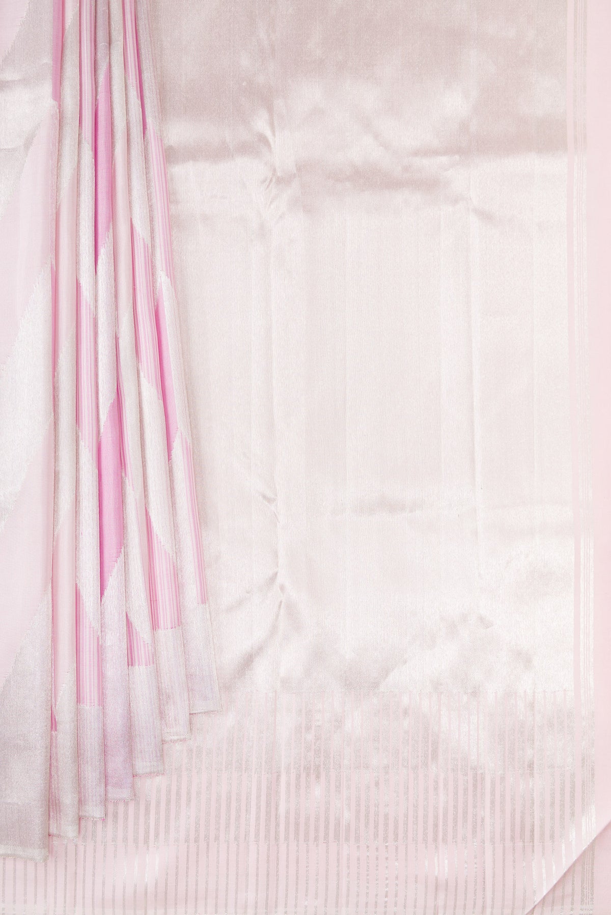 Pleats and pallu of Pure Silk Rose pink Kanchipuram Saree with Zari Brocade on the body and Zari Border. 