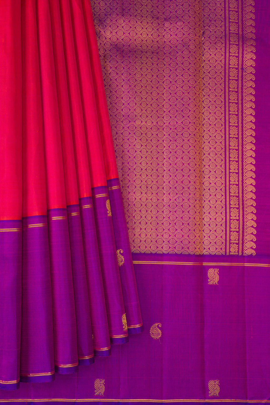 Pleats and pallu of Pink Dual Tone Kanchipuram Silk Saree with Plain Body and Zari Border. 