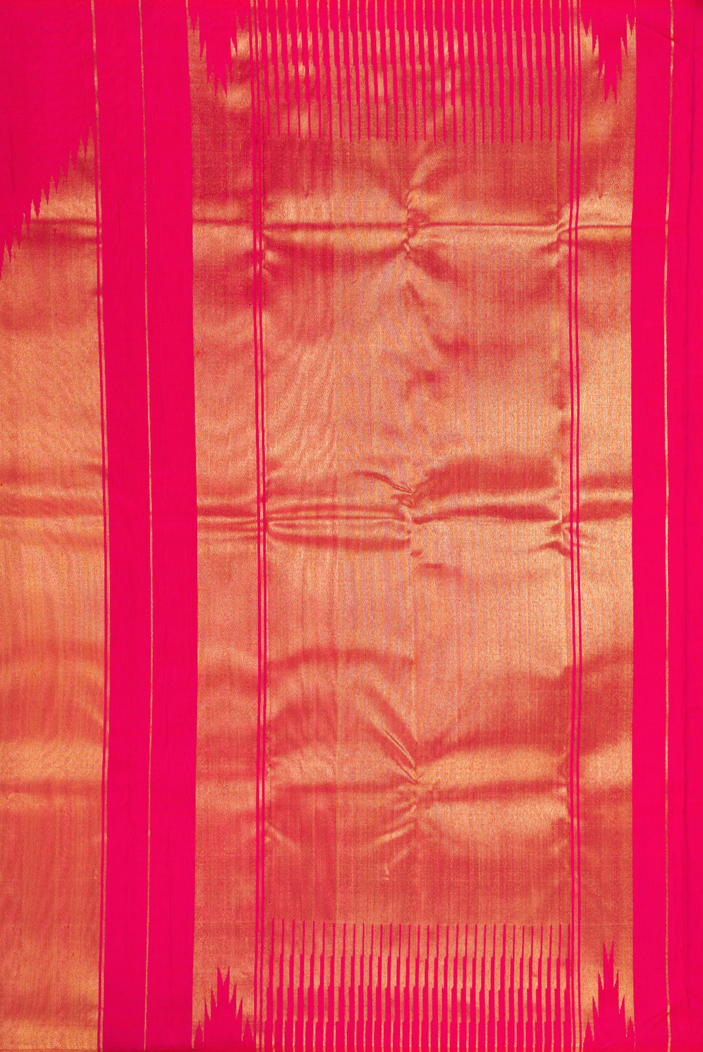 Close up image of the pallu of Pink Kanjivaram Silk Saree with Plain Body and Rising Temple Border. 