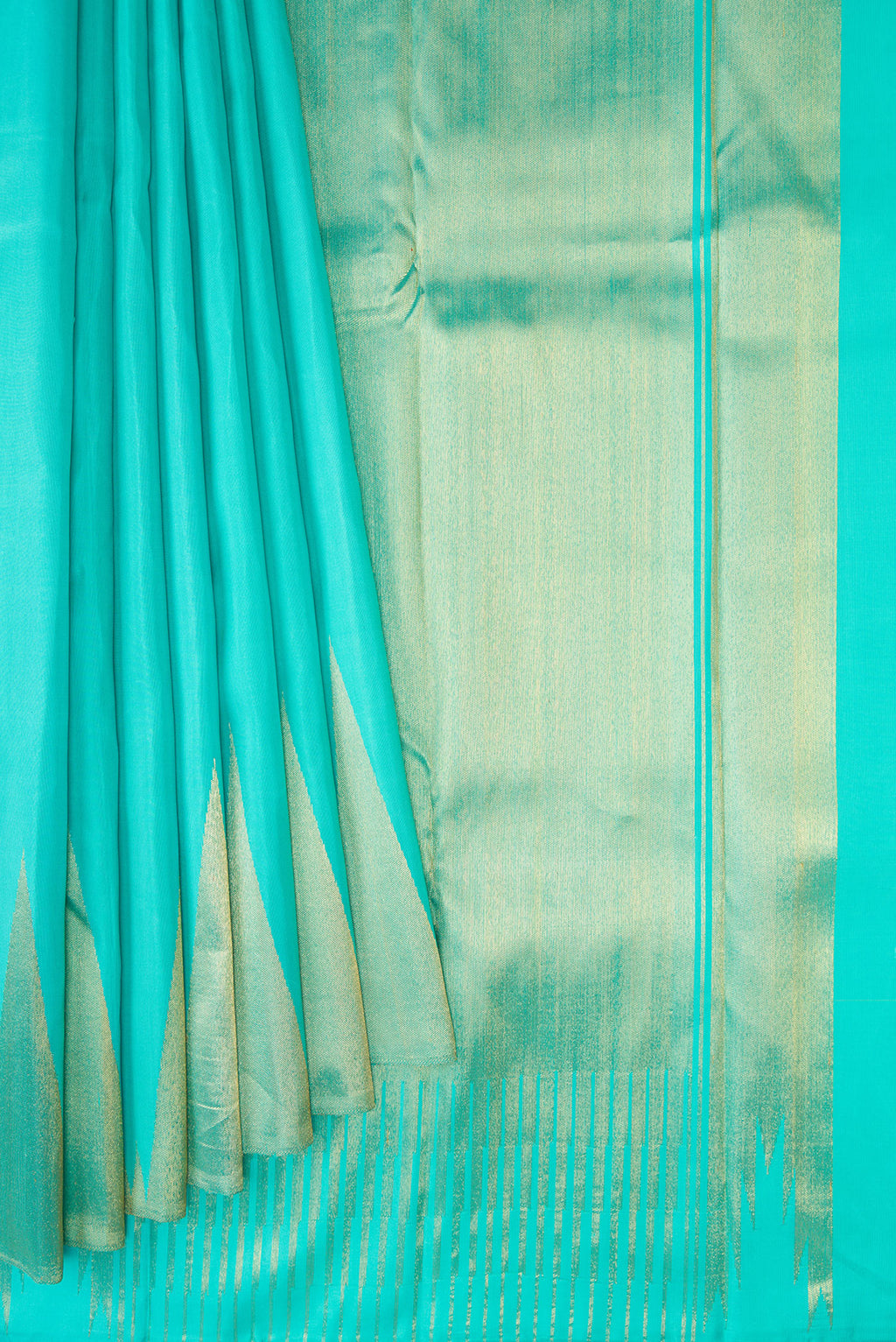 Pleats and pallu of Pure Silk Pure Zari Turquoise Kanchipuram Saree with Plain Body and Temple Border. 