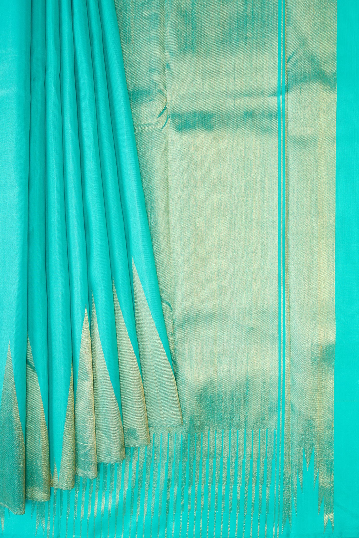 Pleats and pallu of Pure Silk Pure Zari Turquoise Kanchipuram Saree with Plain Body and Temple Border. 