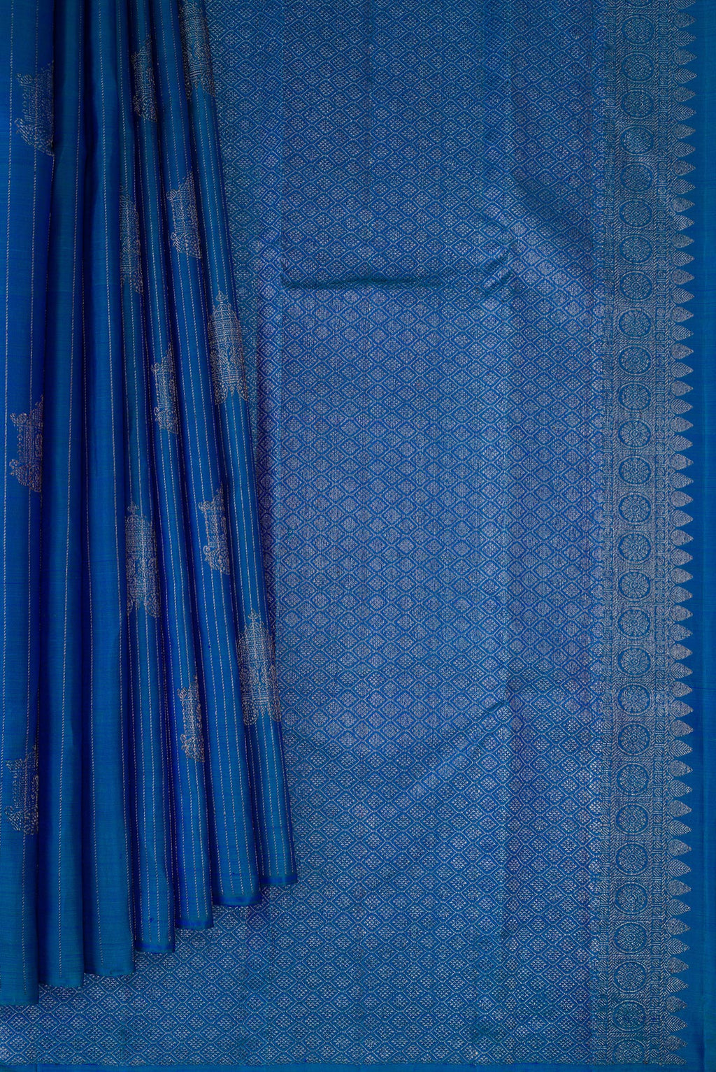 Pleats and pallu of Peacock Blue Dual Tone Kanjivaram Silk Saree with Stripes on the body and Without Border. 