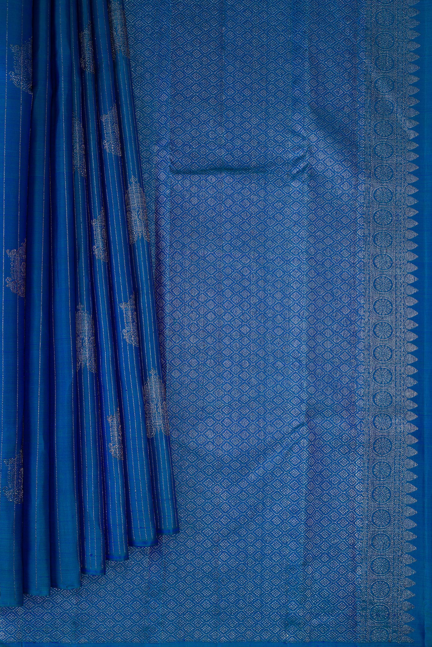 Pleats and pallu of Peacock Blue Dual Tone Kanjivaram Silk Saree with Stripes on the body and Without Border. 