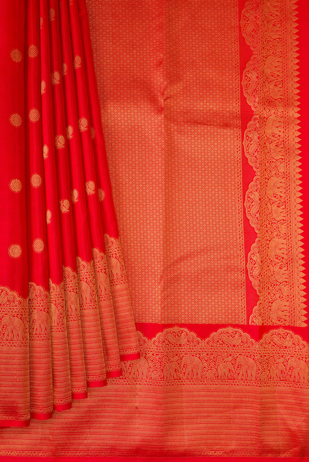 Pleats and pallu of Red Kanchipuram Silk Saree with Zari Butta on the body and Fancy Border. 