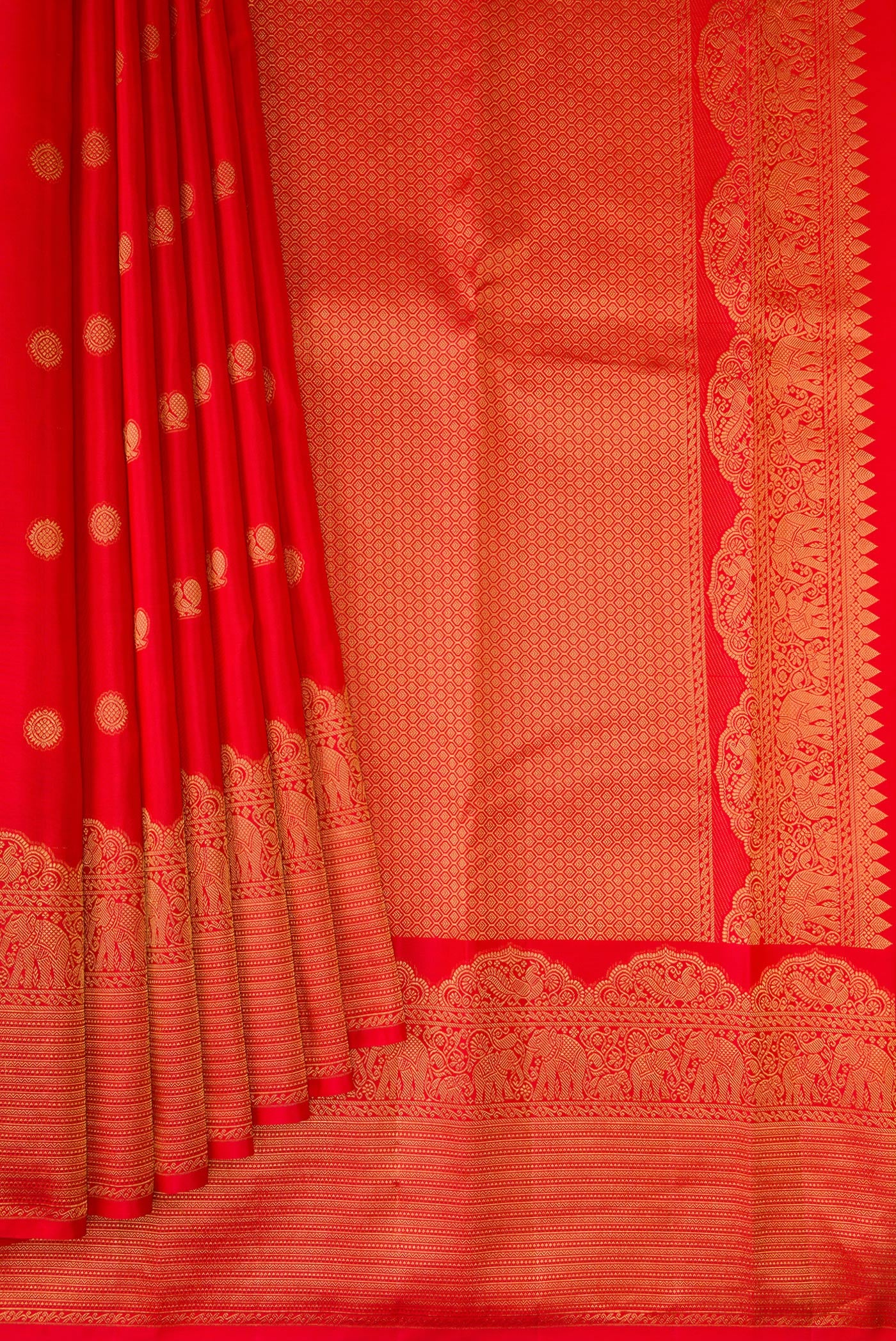 Pleats and pallu of Red Kanchipuram Silk Saree with Zari Butta on the body and Fancy Border. 