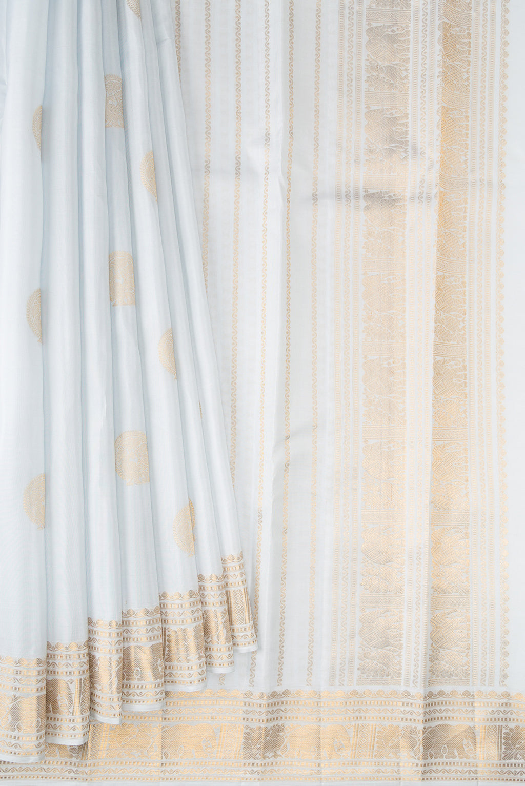 Pleats and pallu of Pure Silk Light Blue Kanjivaram Saree with Zari Butta on the body and Zari Border. 