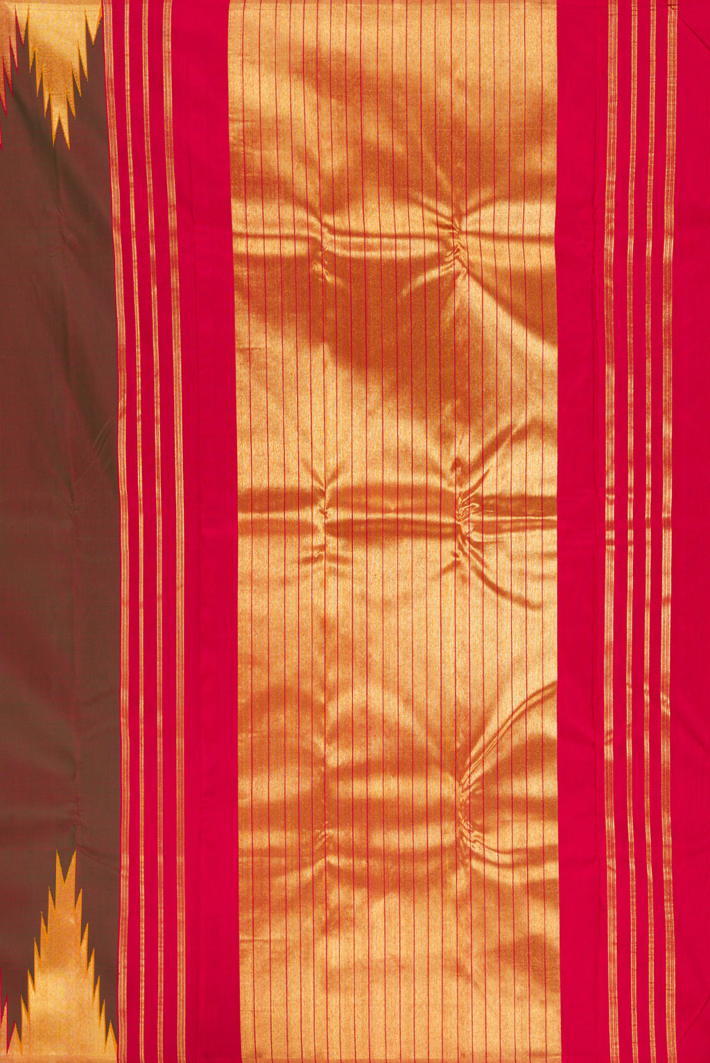 Close up image of the pallu of Mehandi Green Dual Tone Kanjivaram Silk Saree with Plain Body and Temple Border. 