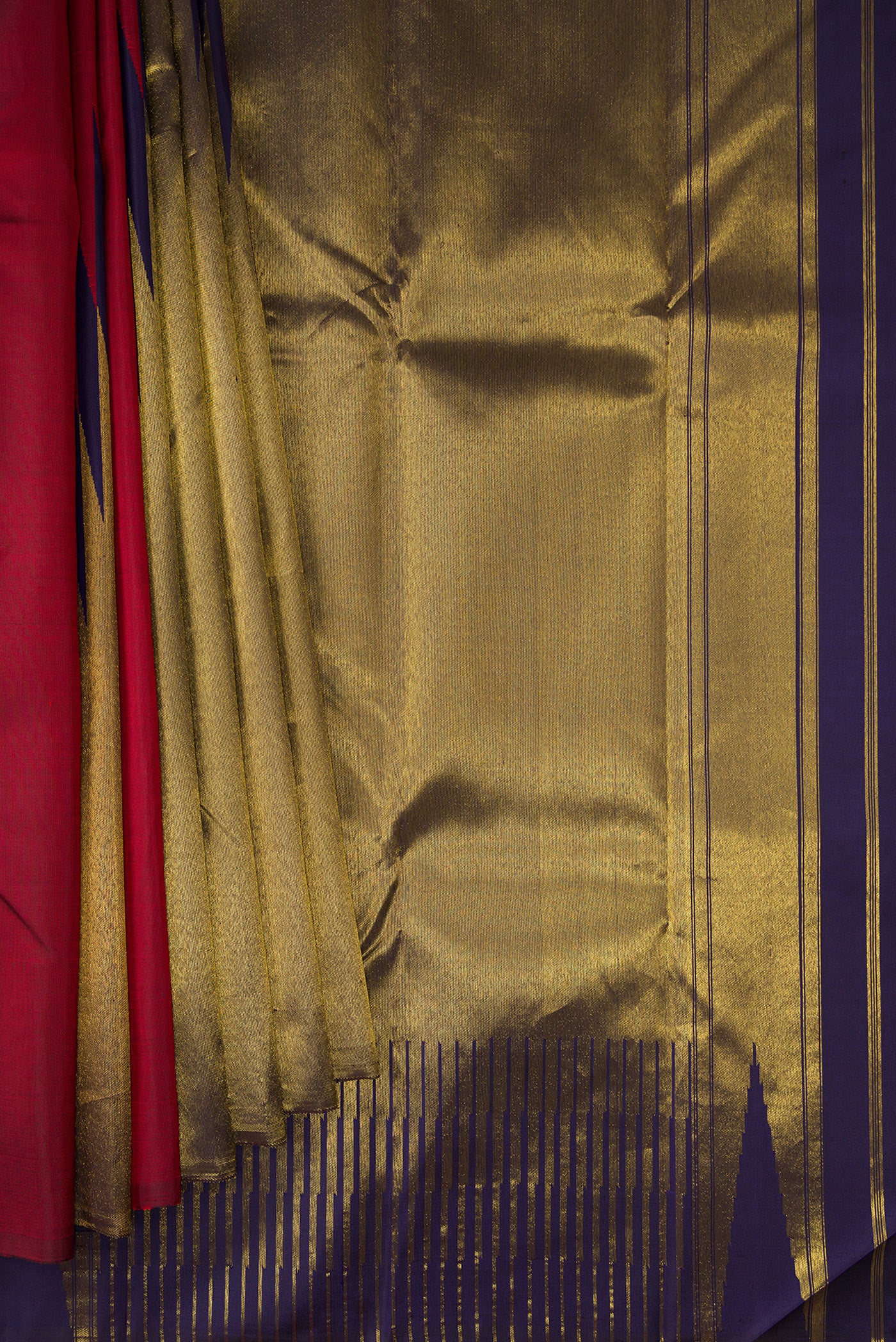 Pleats and pallu of Maroon Kanjivaram Silk Saree with Plain Body and Temple Border. 