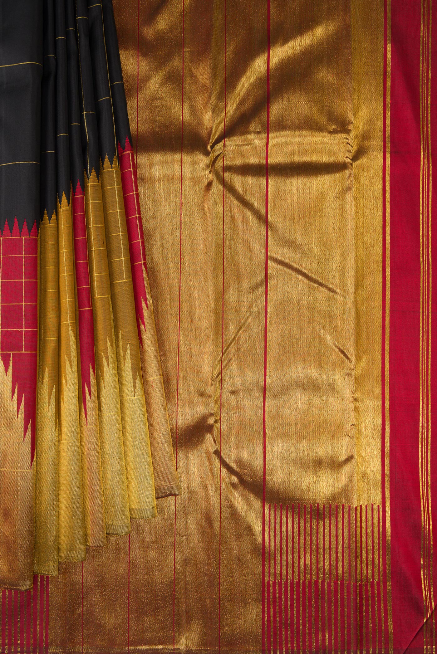 Pleats and pallu of Black Kanchipuram Silk Saree with Checked design on the body and Fancy Border. 