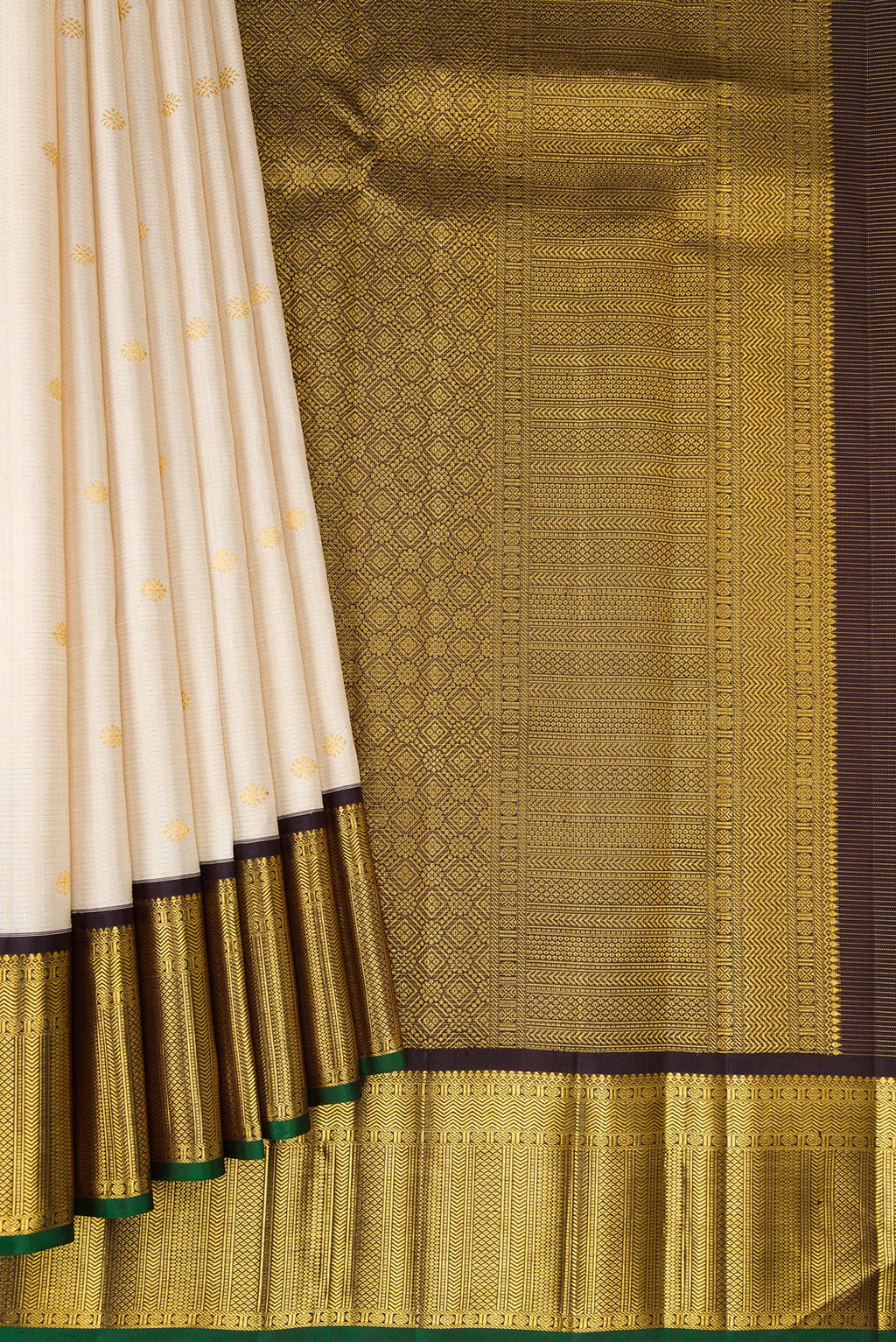 Pleats and pallu of Cream Kanchipuram Silk Saree with Checked design on the body and Zari Border. 