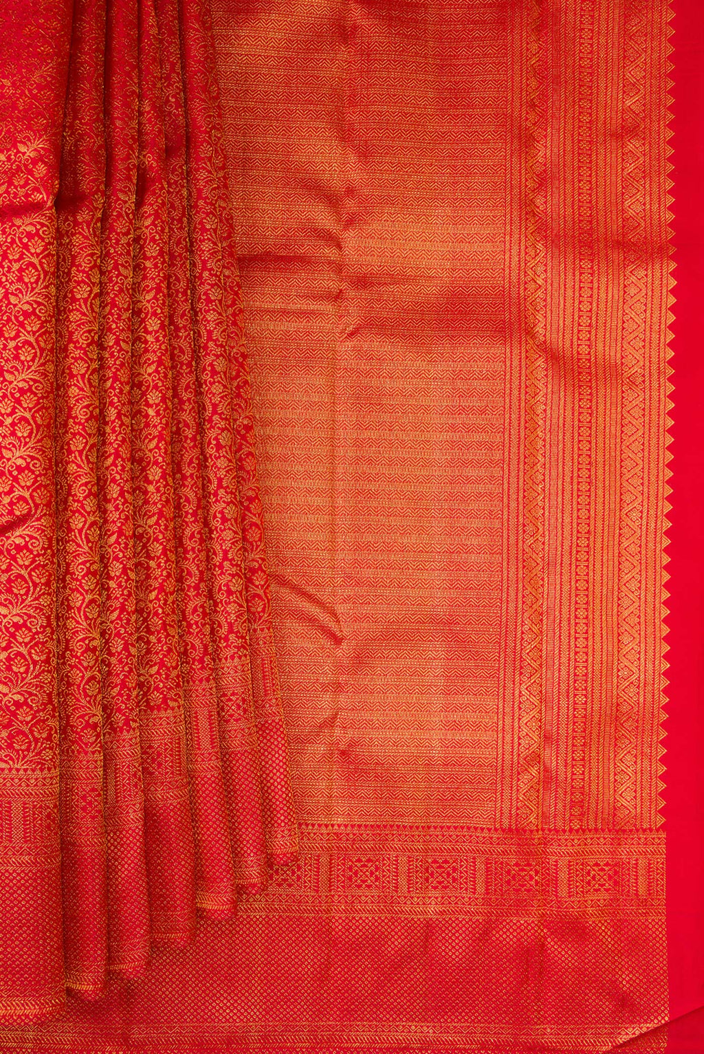 Pleats and pallu of Pure Silk Red Dual Tone Kanchipuram Saree with Zari Brocade on the body and Fancy Border. 