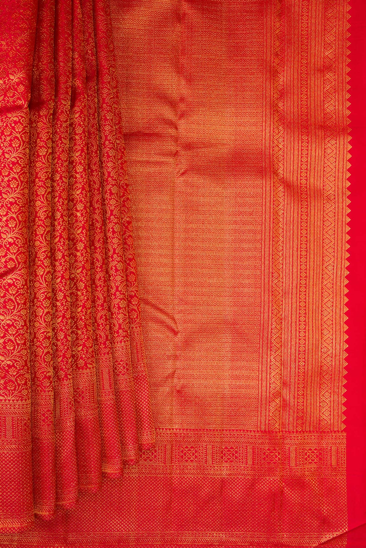 Pleats and pallu of Pure Silk Red Dual Tone Kanchipuram Saree with Zari Brocade on the body and Fancy Border. 