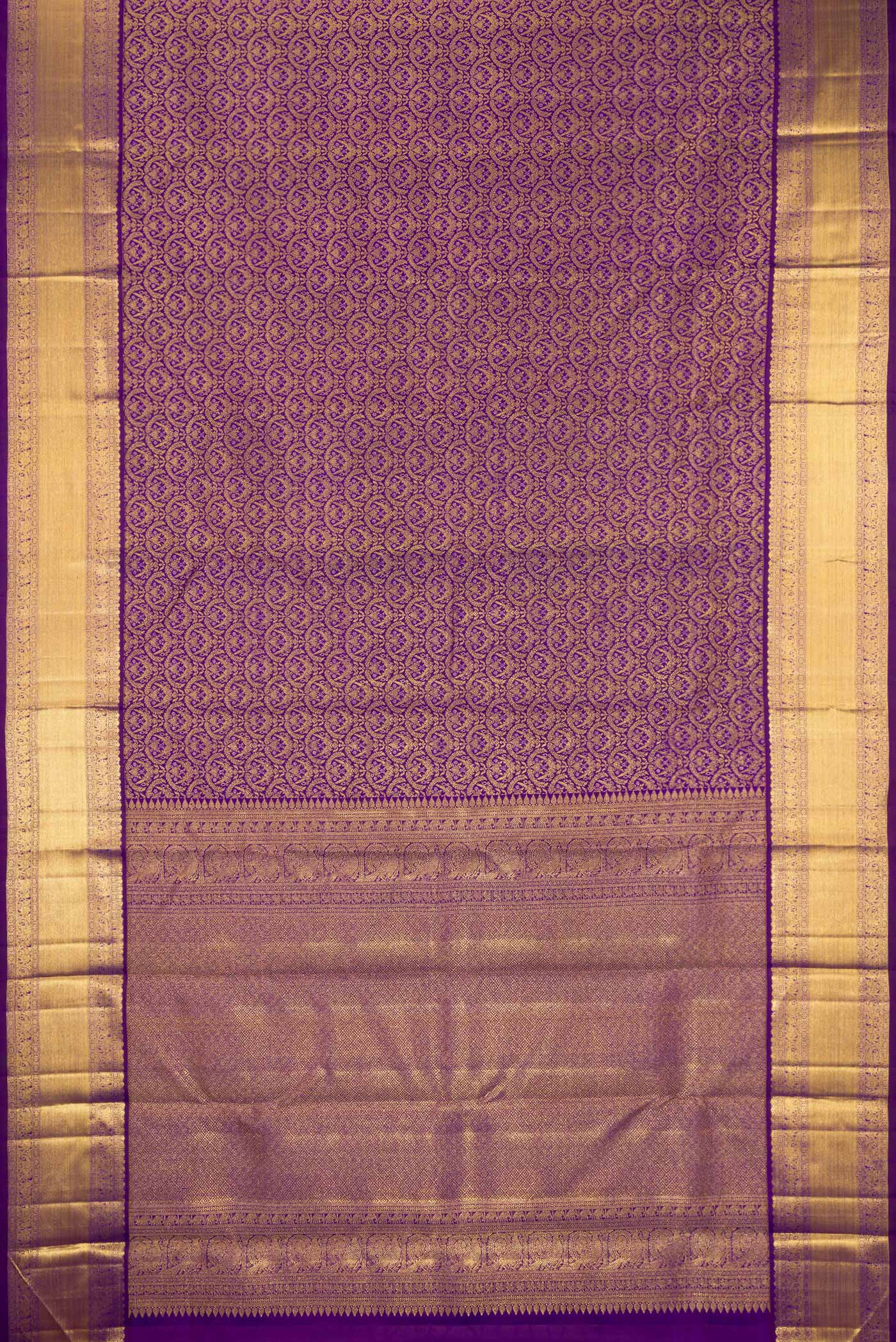 Flat view of Pure Silk Violet Kanchipuram Saree with Zari Brocade on the body and Zari Border. 