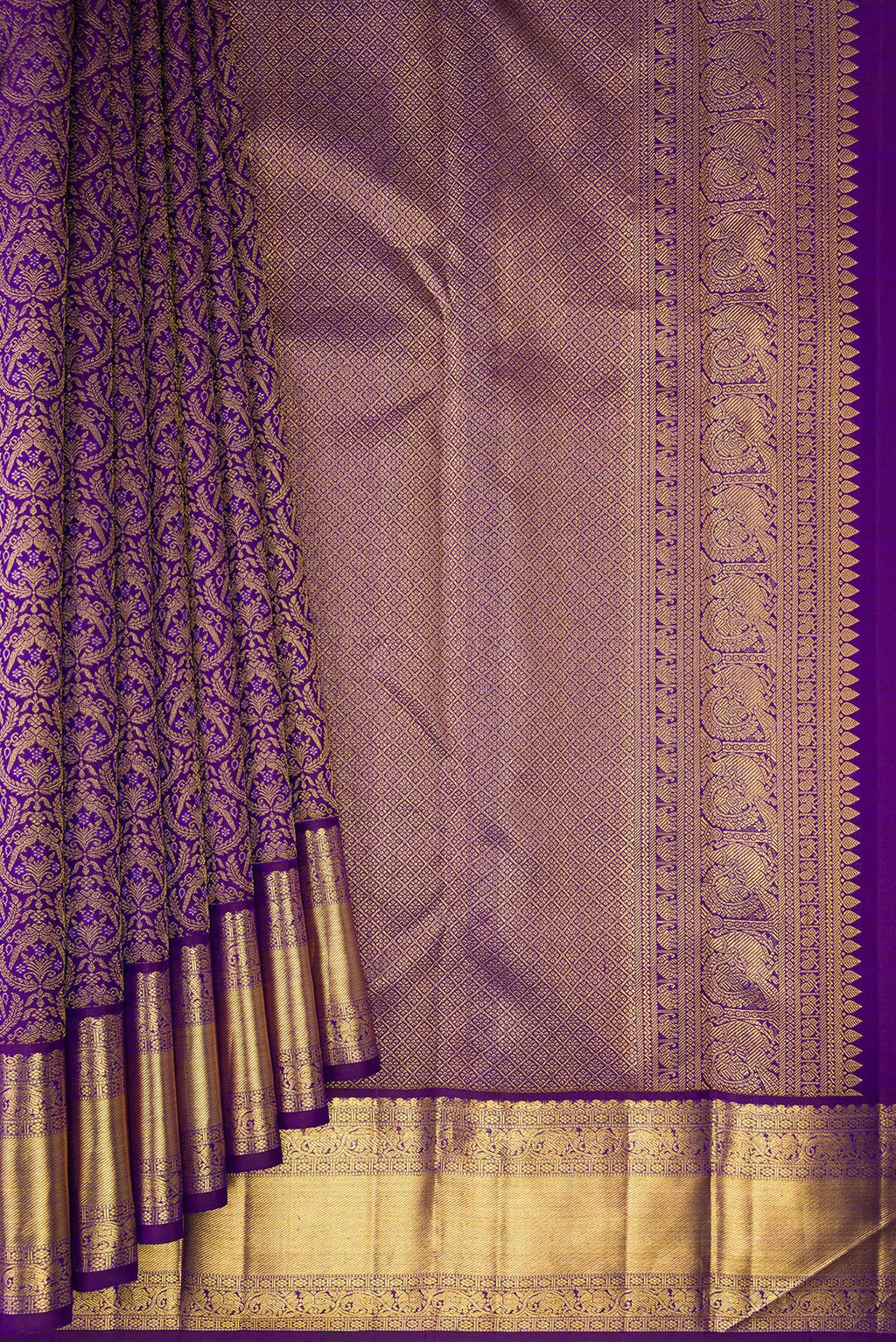 Pleats and pallu of Pure Silk Violet Kanchipuram Saree with Zari Brocade on the body and Zari Border. 